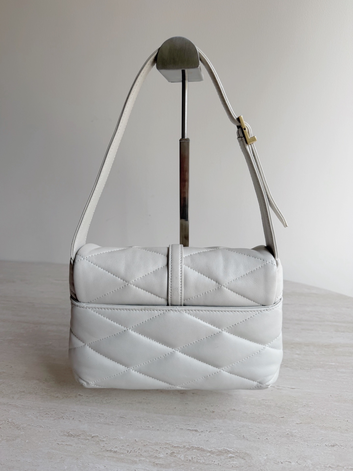 【預訂貨品】YSL白色羊皮腋下包