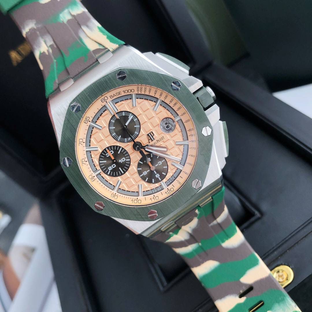 皇家橡树 - 爱彼AP 26400系列 44毫米直径 市面上最好版本的超级复刻 柔软硅胶带 皇家橡树离岸型 男士全自动机械腕表 ，316L精钢表壳 ，搭配原装复刻定制机芯Cal.3126全自动机械机芯 走时精准 稳定，透视后盖 裸露的机芯跟正品一模一样，反炫光蓝宝石玻璃 ，超级耐划痕，搭配原厂模具橡胶表带，原装针扣 ，300米防水，整壳套超高品质，超A做工，非市场普通货，货有所值 ，硬汉必备神器，爱彼入门级腕表 强烈推荐，制作耗时又耗精力，尽可能把最精至的腕表呈现给各位腕表爱好者。