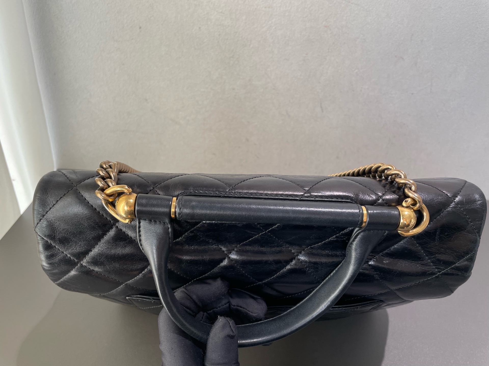 【預訂貨品】 Chanel 黑金油蠟皮 復古郵差包