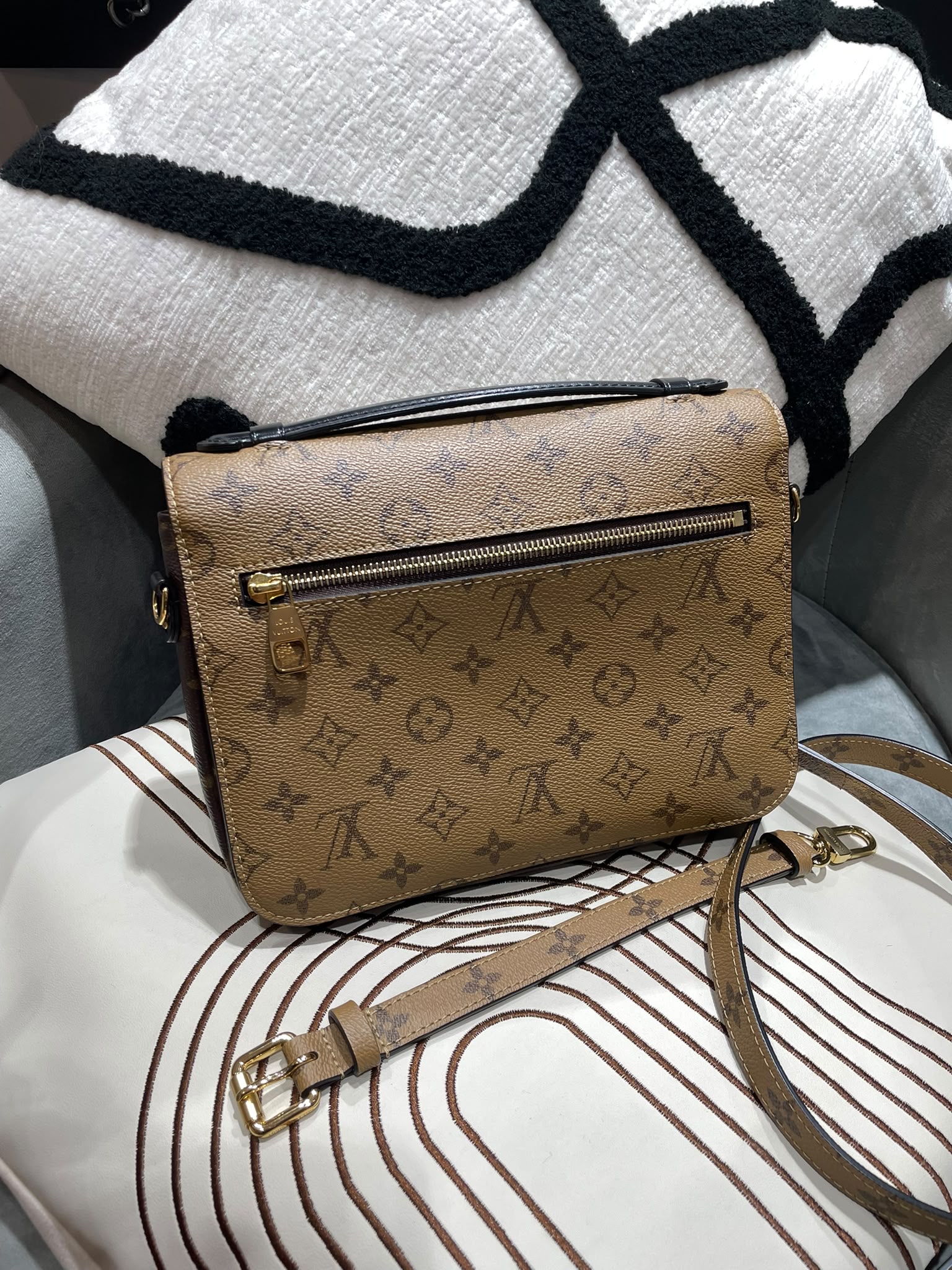 LV Metis Monogram 100%Authentic, 99%New ✅Dust bag ✅Box