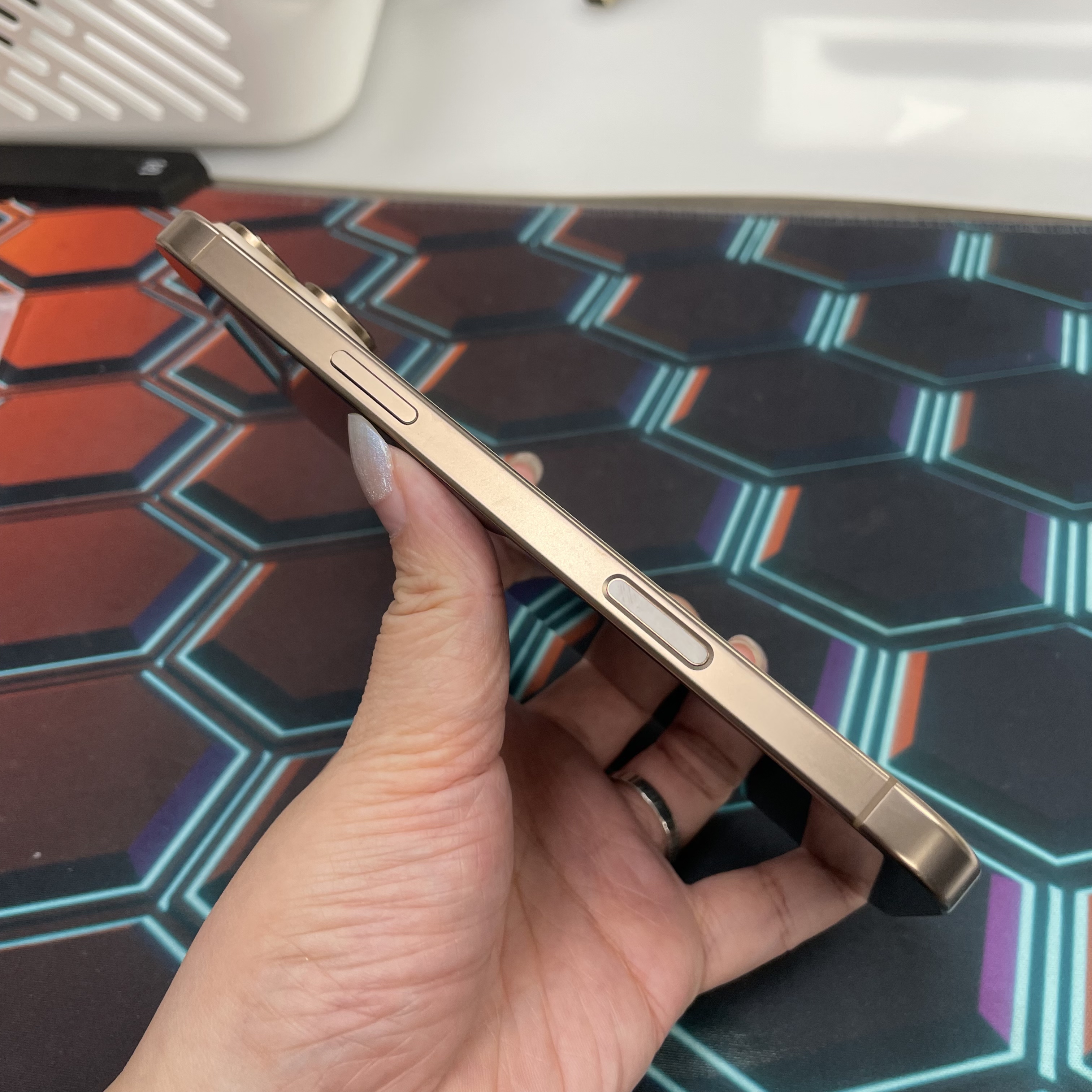 *7309 16 Pro max 勁靚機 512GB 電88 沙色 gold