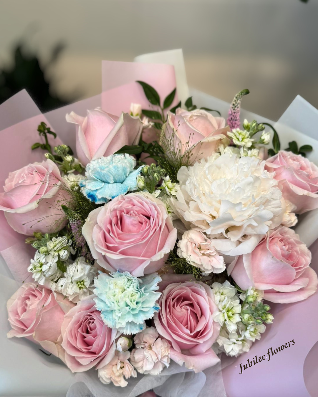 粉色玫瑰 · 芍藥  · 康乃馨混搭花束