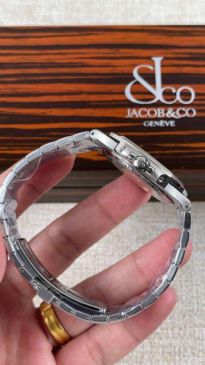 百达翡丽 Nautilus 鹦鹉螺系列自动机械男士腕表