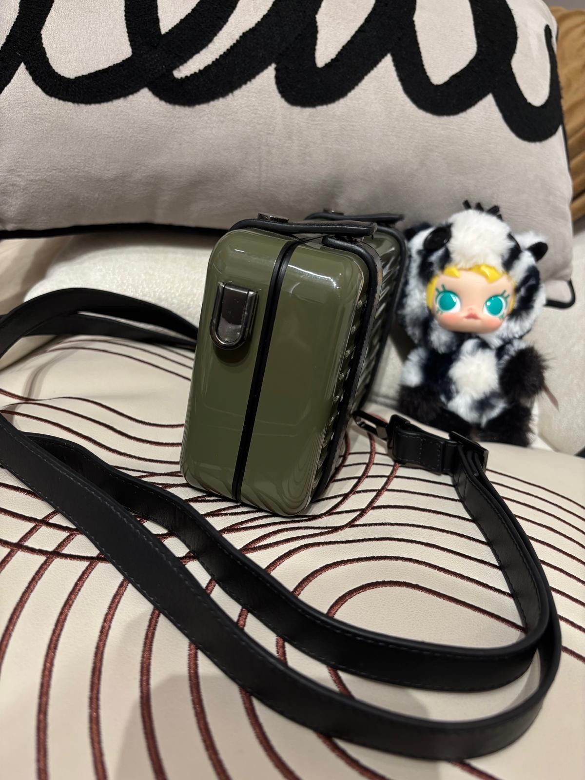 Rimowa Polycarbonate Crossbody Bag 100%Authentic, 95%New ✅Strap