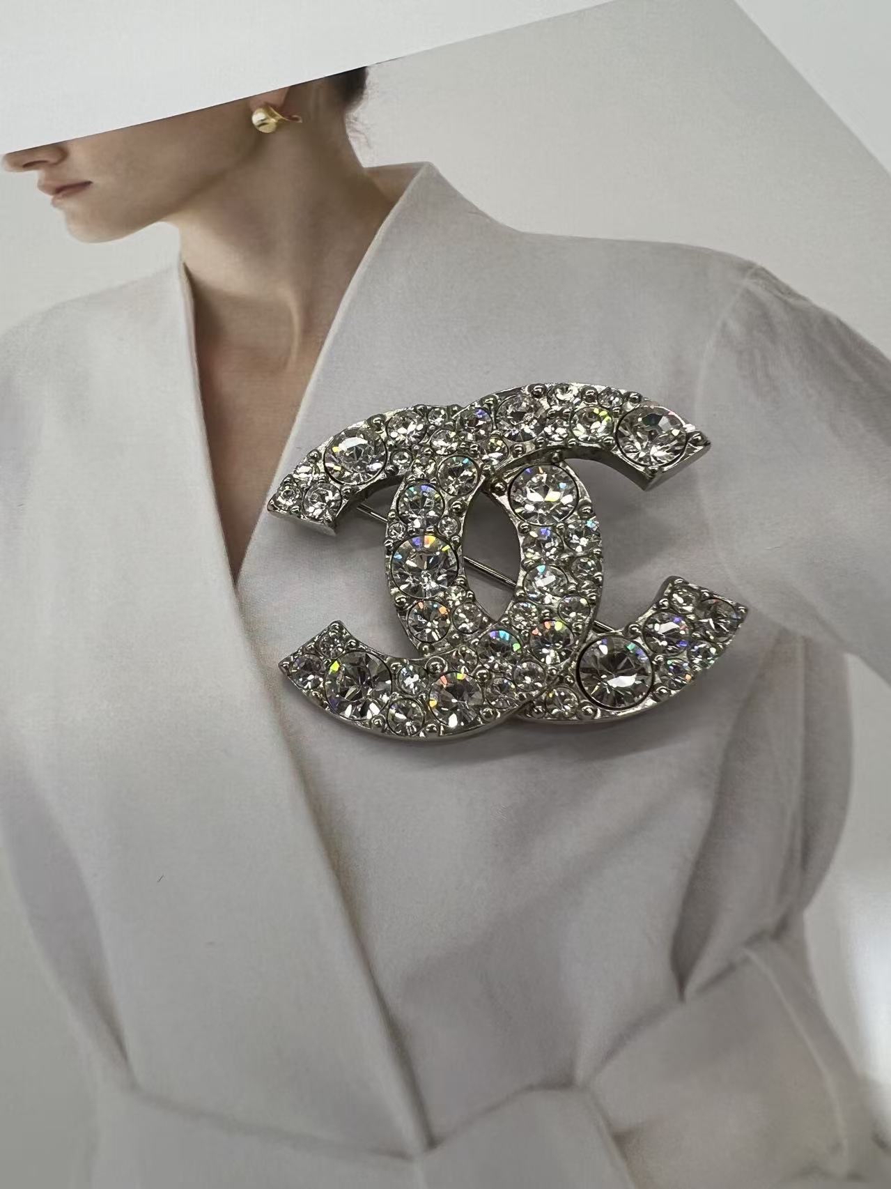 Chanel 經典雙C璀璨水鑽胸針