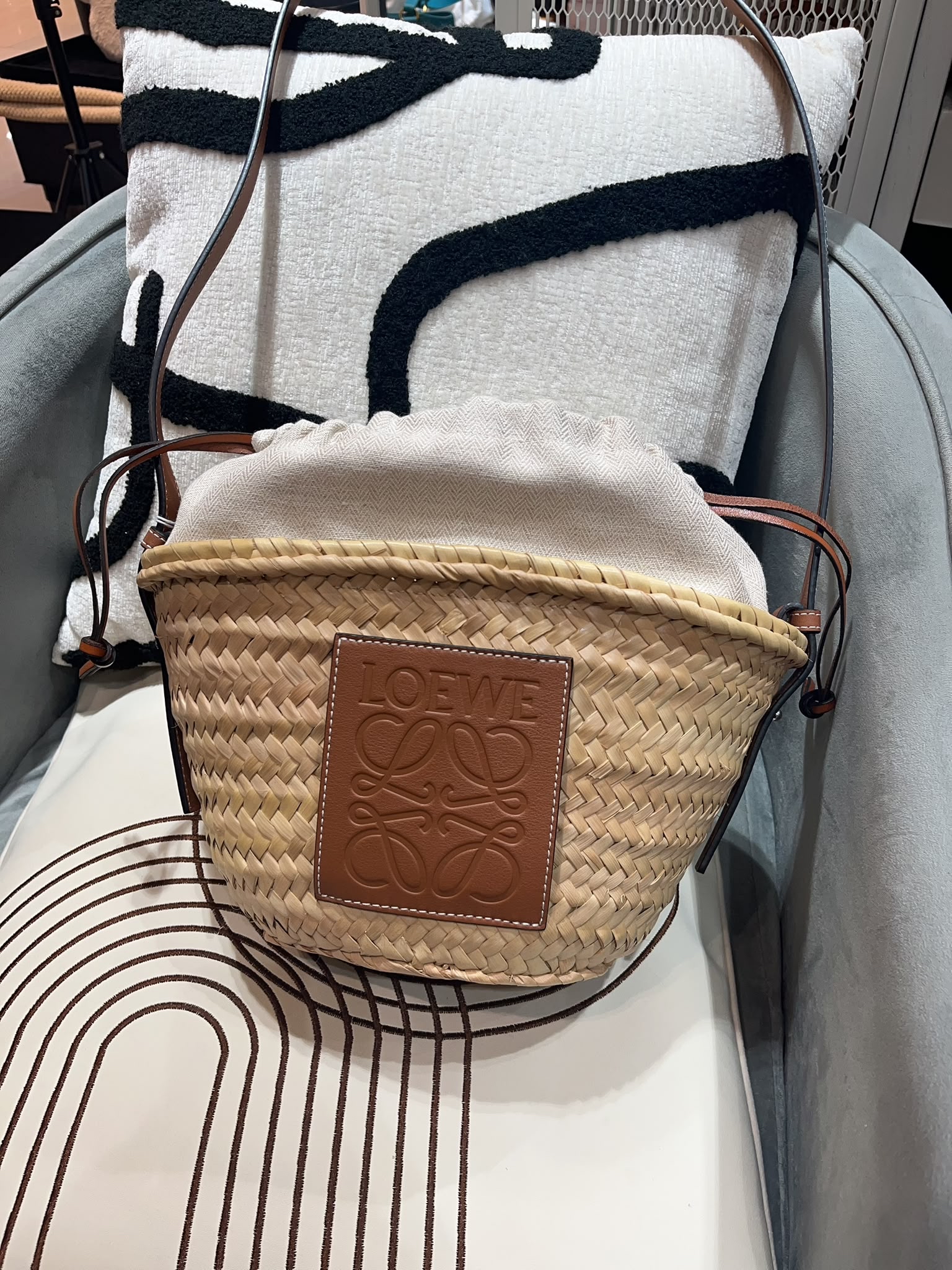 Loewe RAFFIA shoulder bag 斜孭袋 100%Authentic ,98%new ✅dust bag 
