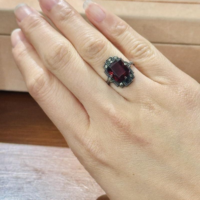 Vintage Mid-century Red Faceted Glass Ring - HK Ring Size 7 (MT2563)