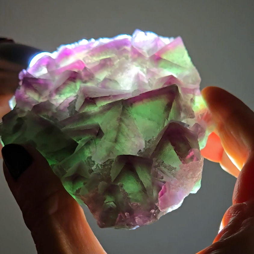 Purple-edged octahedral fluorite floater - FL281