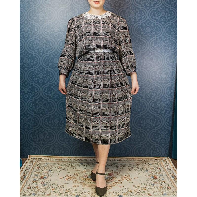 VIntage Lonac Original Plaid Pattern with Lace Collar Day Dress- Plus size (Mu102-9)