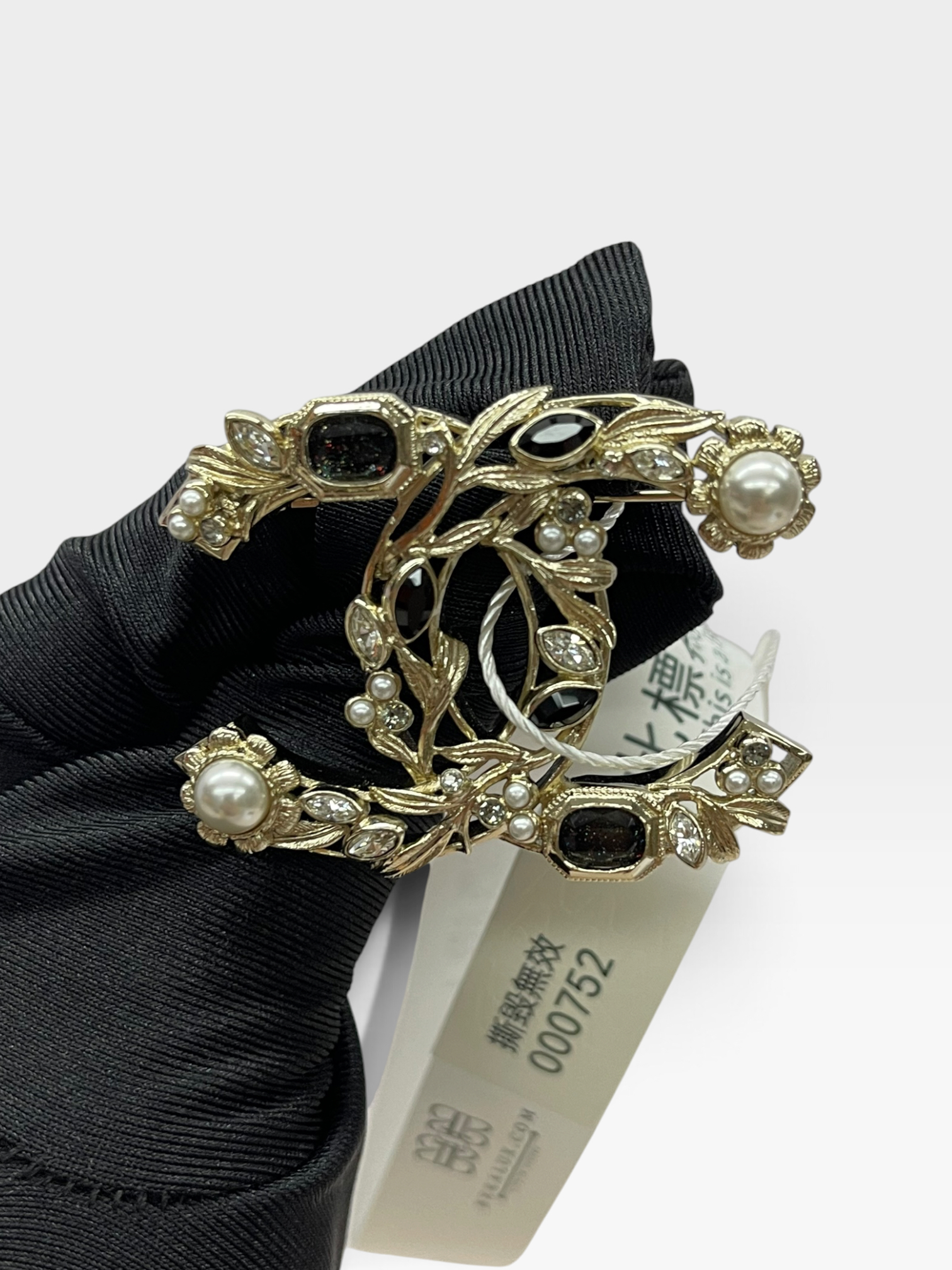 Pre-Owned CHANEL CC Floral Leaf Pearl and Crystal Brooch / Product Code: 091405