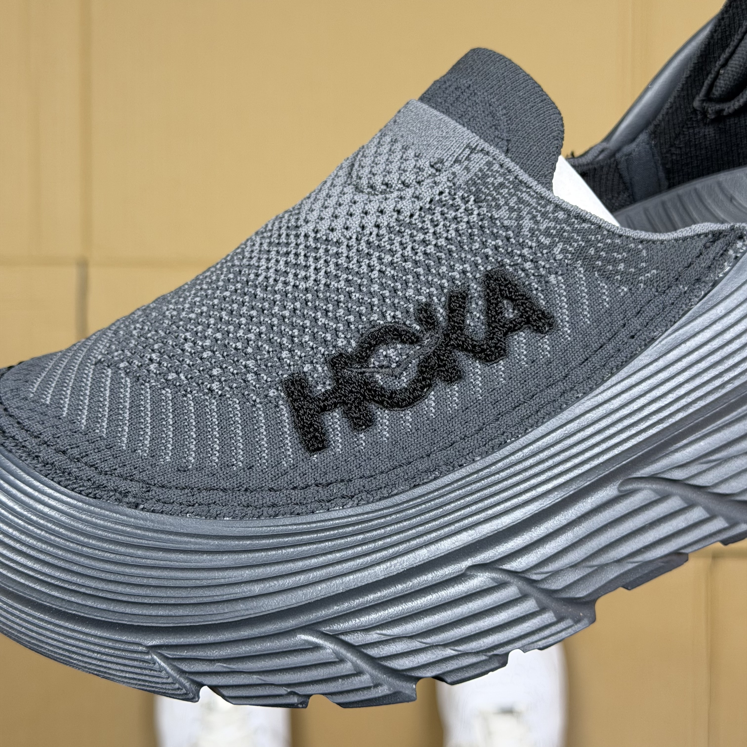 HOKA Restore TC