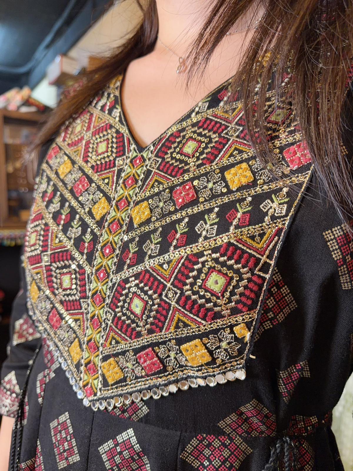 Black V-Neck Emb. 4-Rope Mirror OP 49" #1496