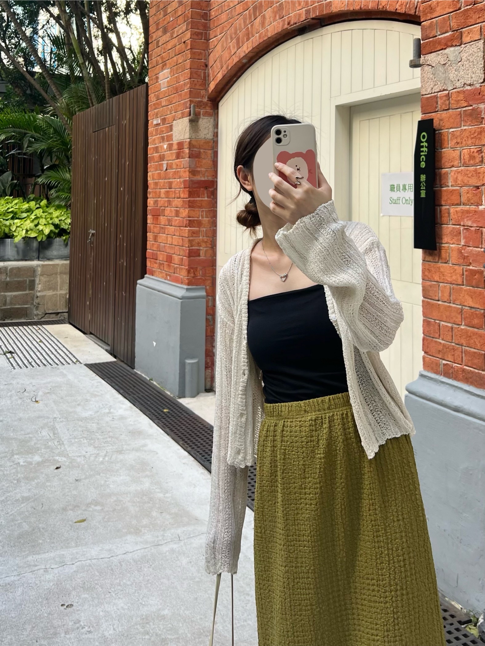 必備甜價紙片人短版上衣 