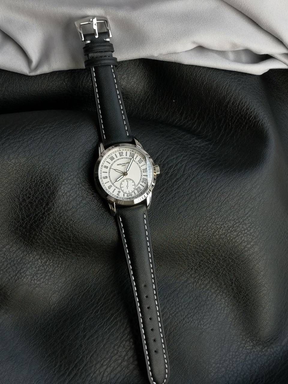 百达翡丽复杂功能系列5224R-001重磅登场，复杂时计腕表，以超复杂的工艺技术打造休闲运动腕表。 机芯采用复刻版31-260 PS FUS 24H自动上链机芯，在实现外观的逼真前提下，功能一并完美诠释。 改装大师独立制表人，倾情参与定制改装表盘颜色，给予独一无二的腕表增添有趣的灵魂！ 匠心力作 欢迎各位表友品鉴！