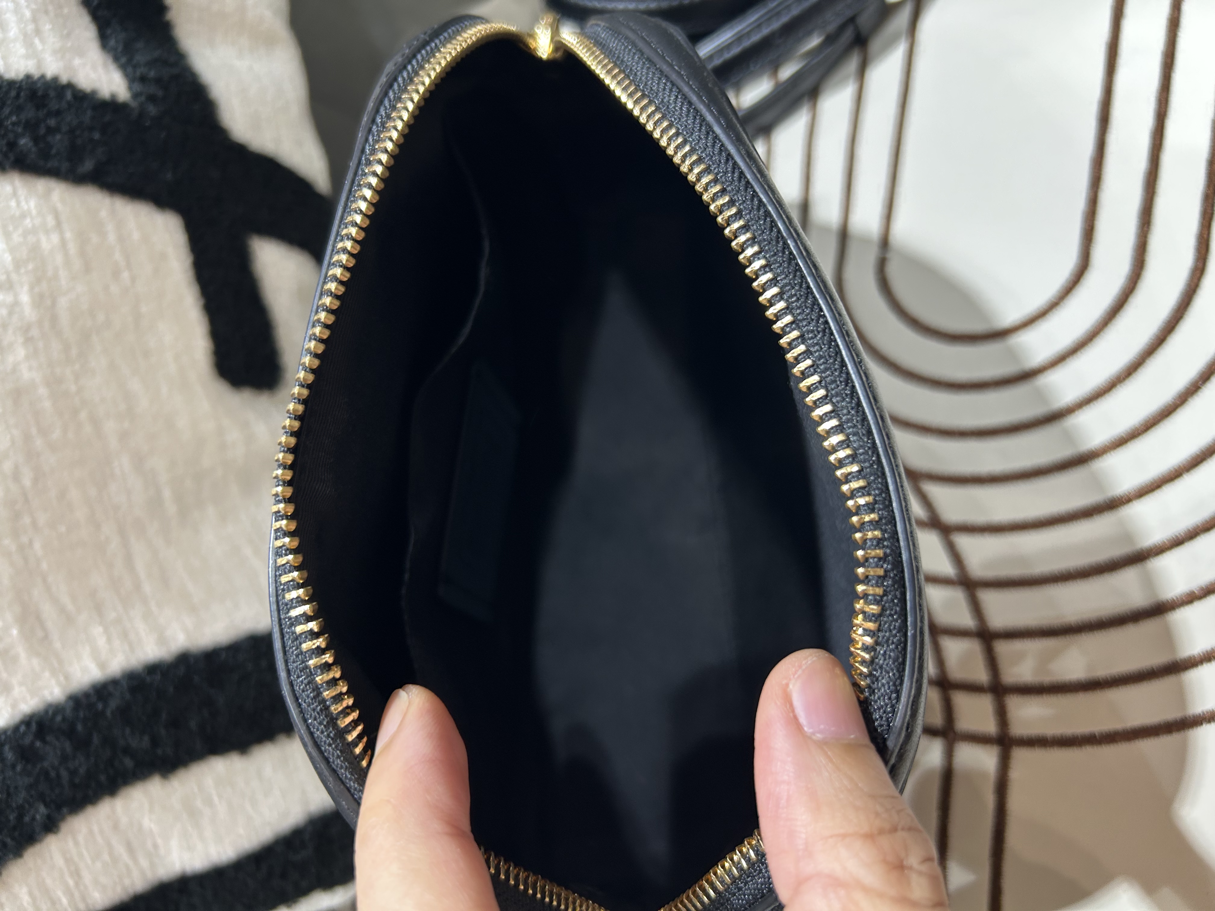 Coach Crossbody Bag 貝殼包 100%Authentic, 98%New ✅Dust bag
