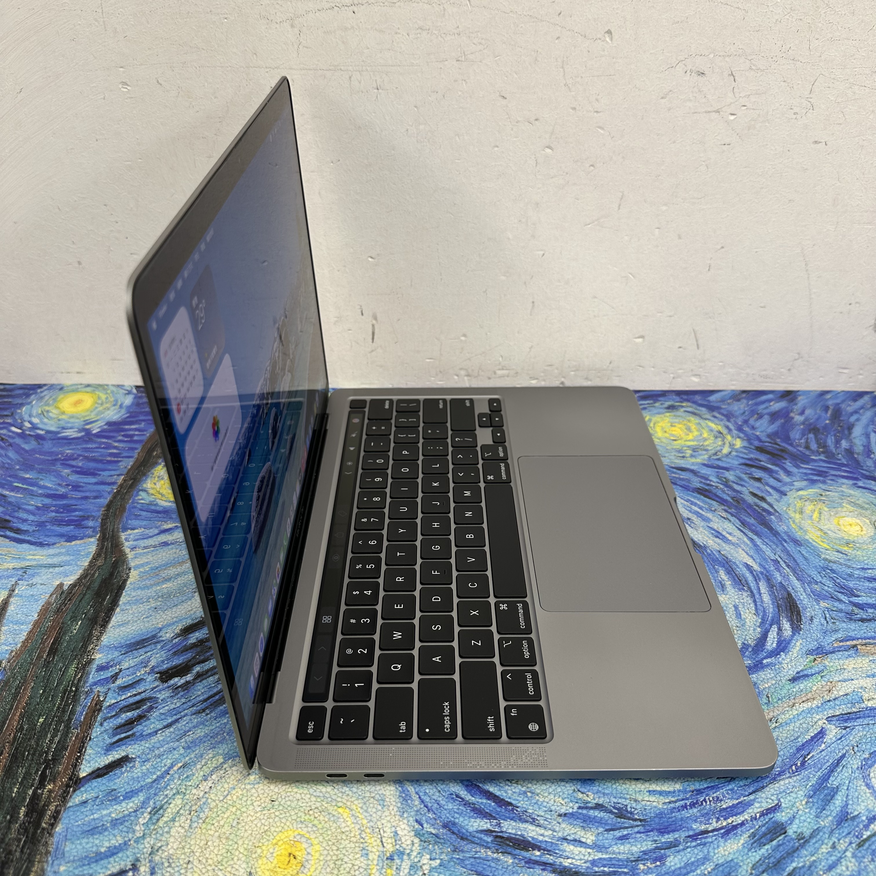 #5895 Apple MacBook Pro 2021/APPLE Retina/M1 CPU/8GB Ram/256GB SSD/Touch ID/13.3吋Mon/太空灰/ Gaming Laptop / Notebook/ Movie / Netflix / Office / Work / YouTube 