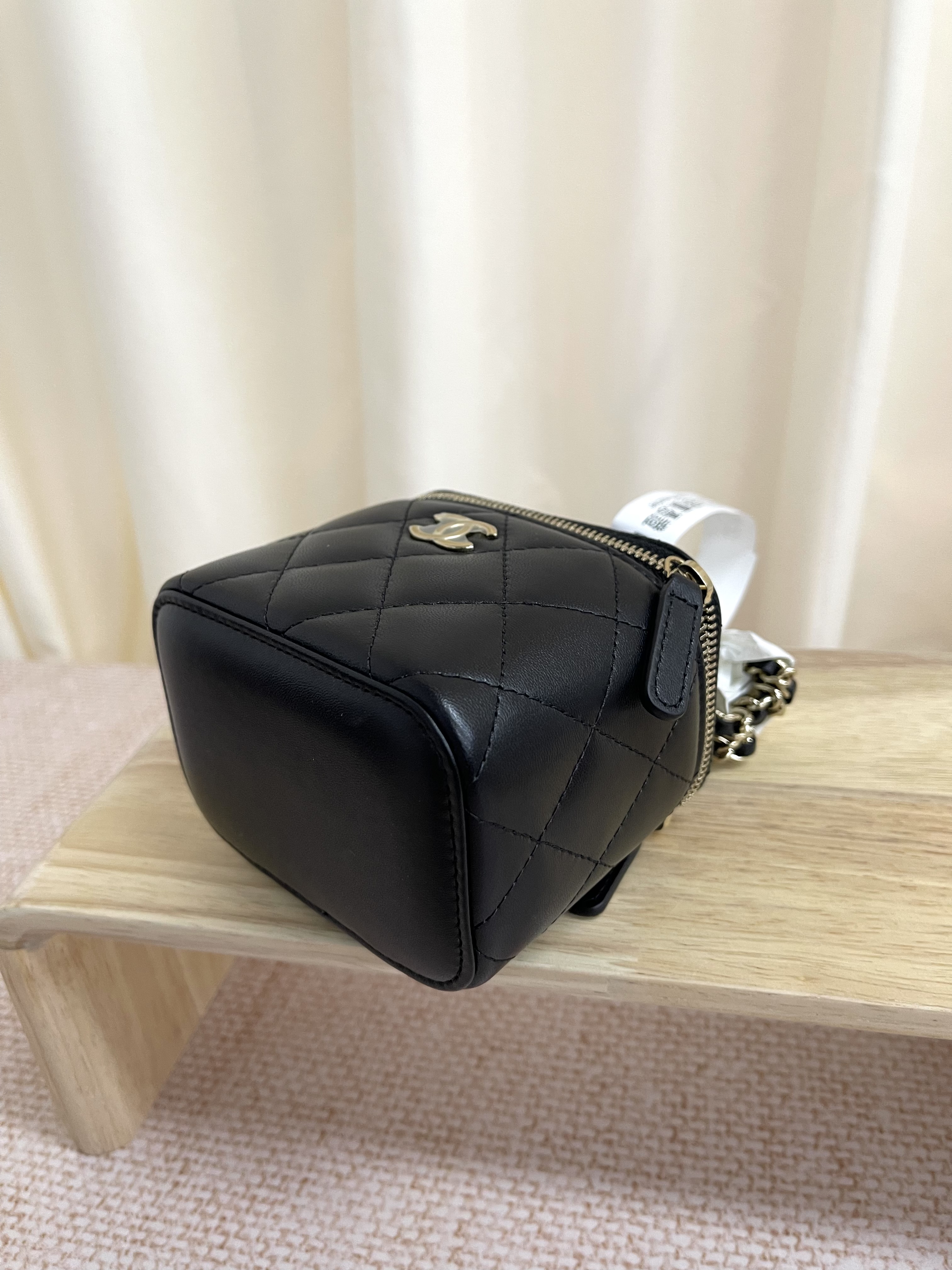Unused item Chanel Vanity case/ Product Code: 26020701