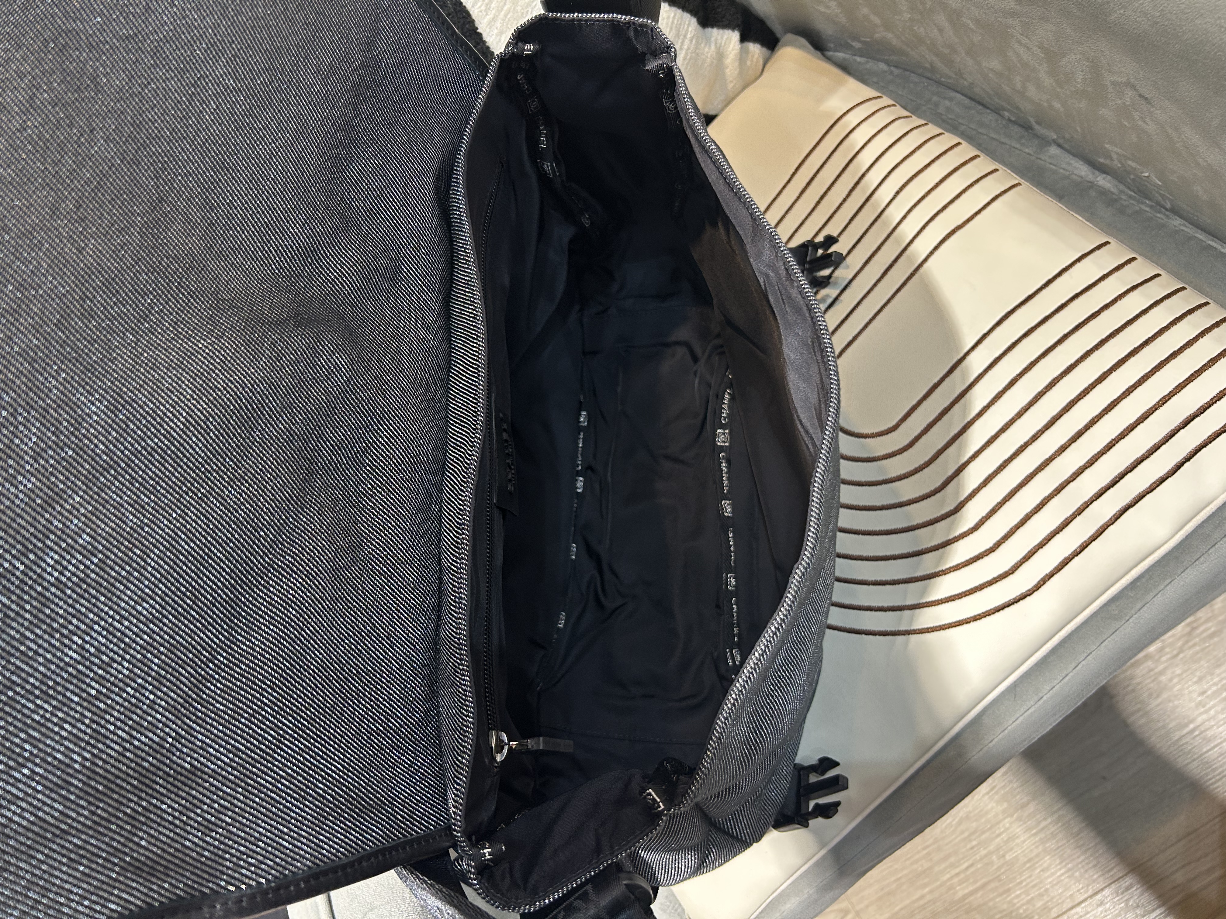 CHANEL CROSSBODY BAG Sporty 100%Authentic, 95%New ✅10CARD✅防塵袋 