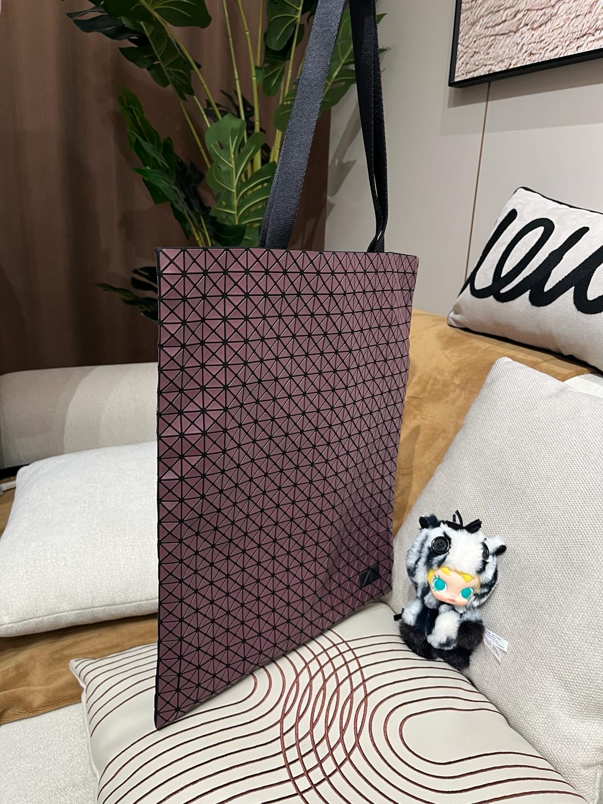 Issey miyake bao bao cart s tote bag啞面  100%Authentic,99%new✅塵袋 ✨專門店售價 $6980 ✨