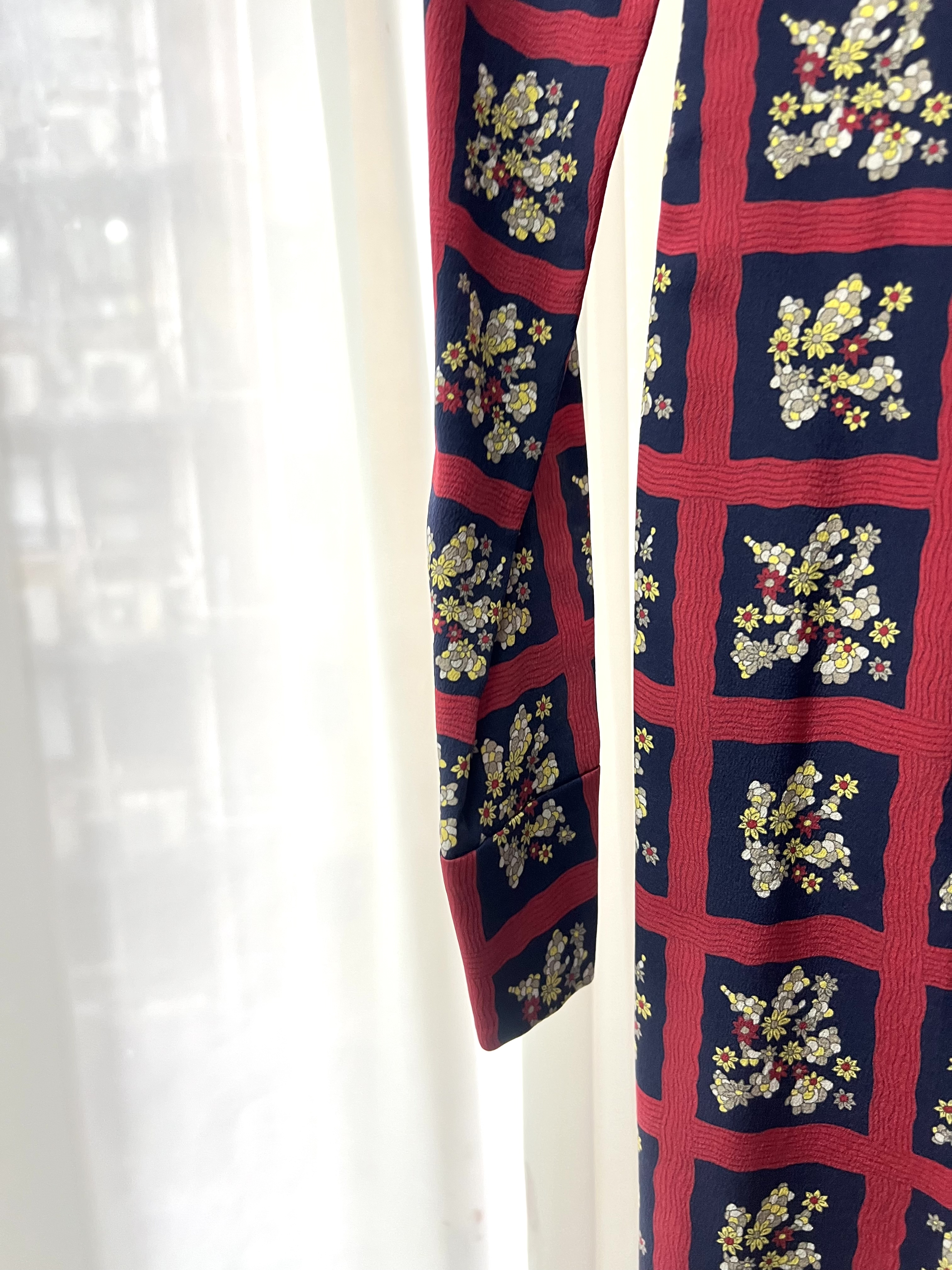 Pre-Owned GUCCI Geometric Flower Print Silk Midi Shirt Dress / Product Code: 26051909