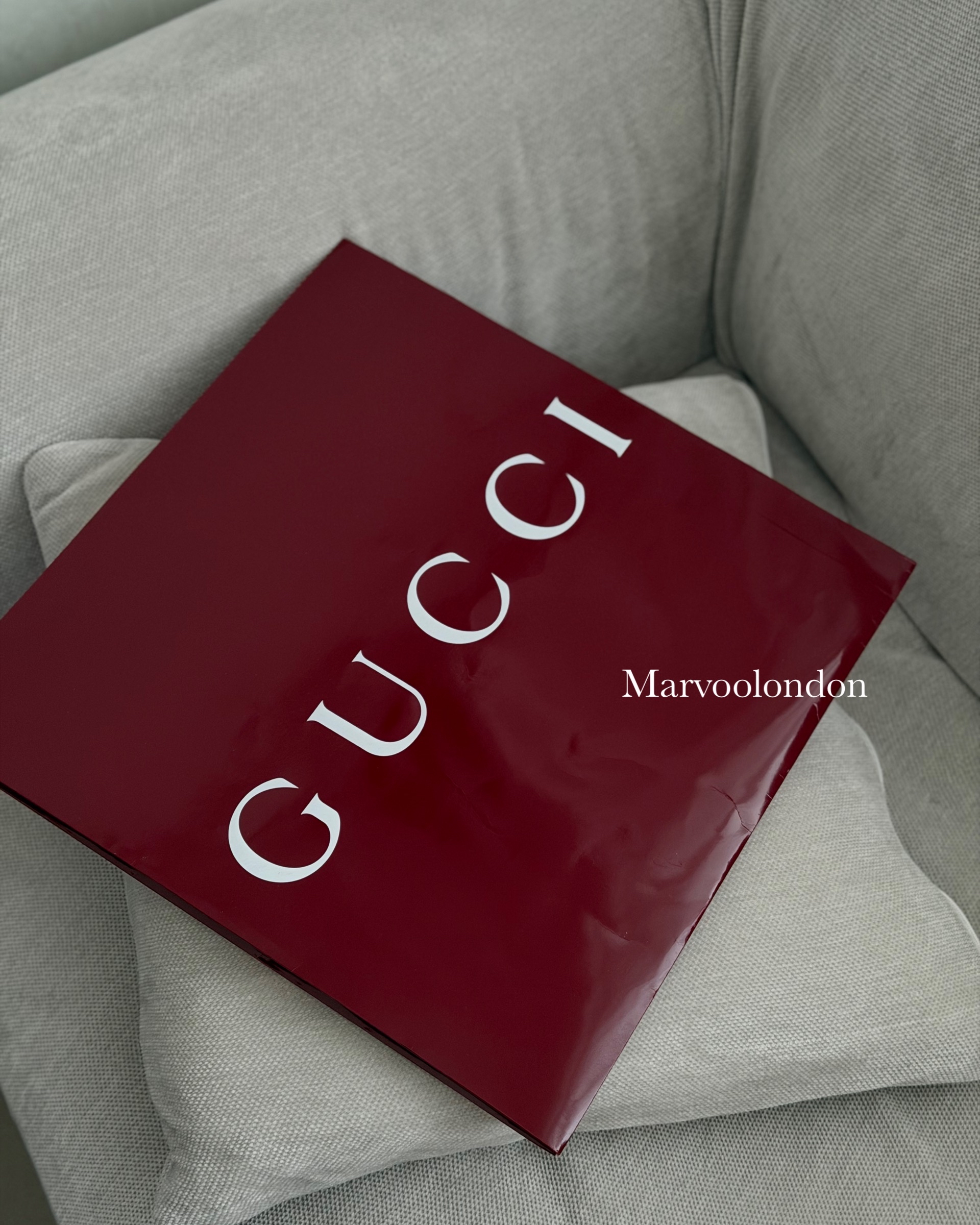 少量現貨‼️‼️GUCCI 雙面薄圍巾   70% WOOL + 30% SILK Size 45x180cm  啡