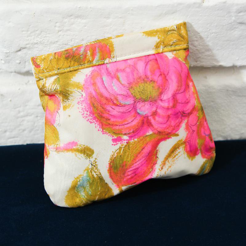 VINTAGE C.A. 1950S FLORAL VANITY CAPE WITH PACK (FC163)