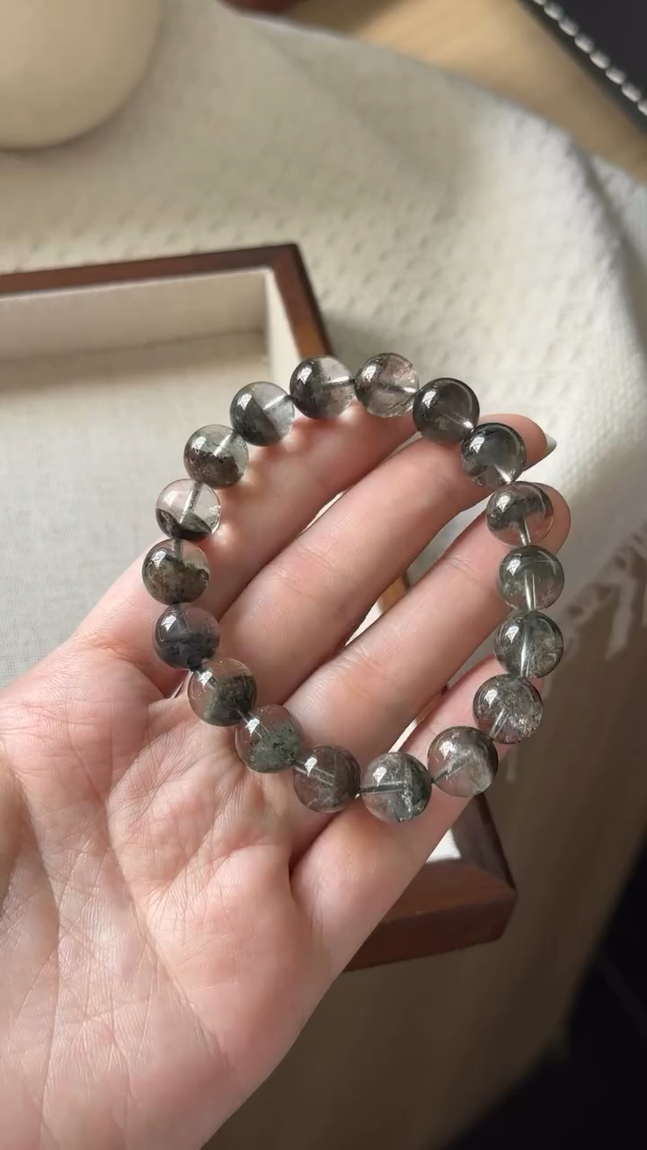 墨绿绿幽灵 ｜ Green Phantom 