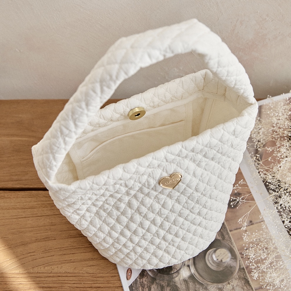 26S/S🌸DTD金心點綴100支鑽石絎縫系列-帶扣手柄水桶包