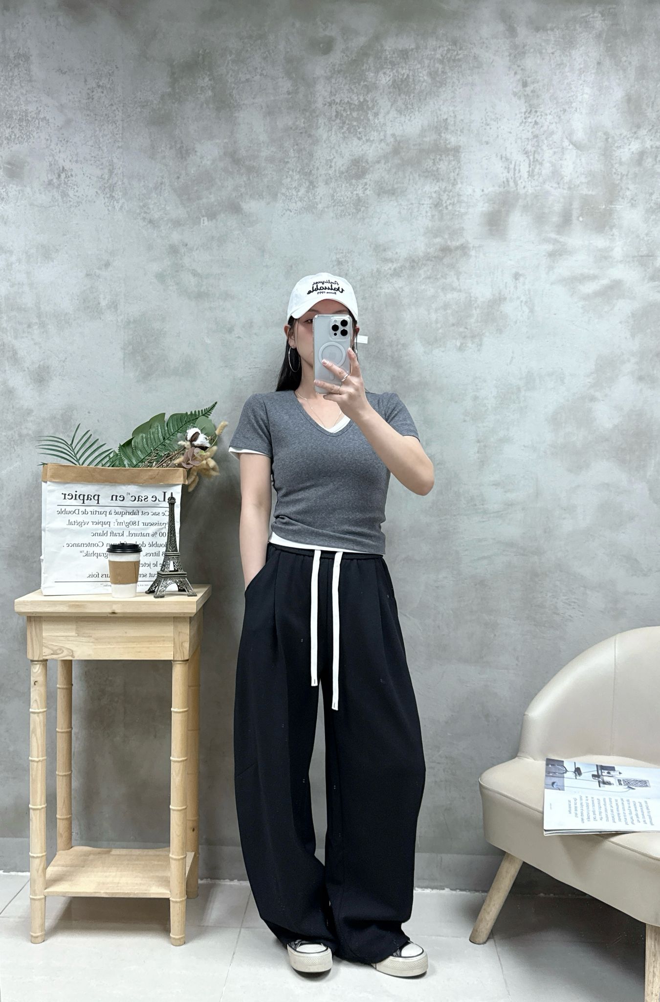 C13 V領暗紋骨感Tee