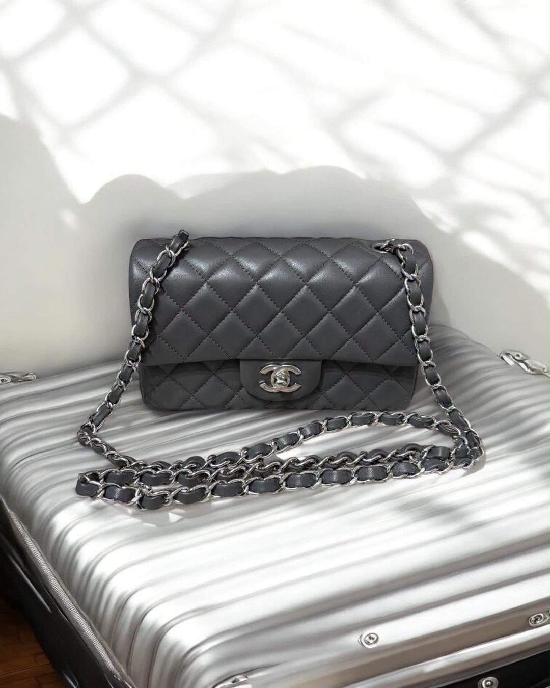 Chanel Mini Flap A69900 Grey 100%Authentic, 98%New ✅收據副本✅晶片✅Dust bag✅box