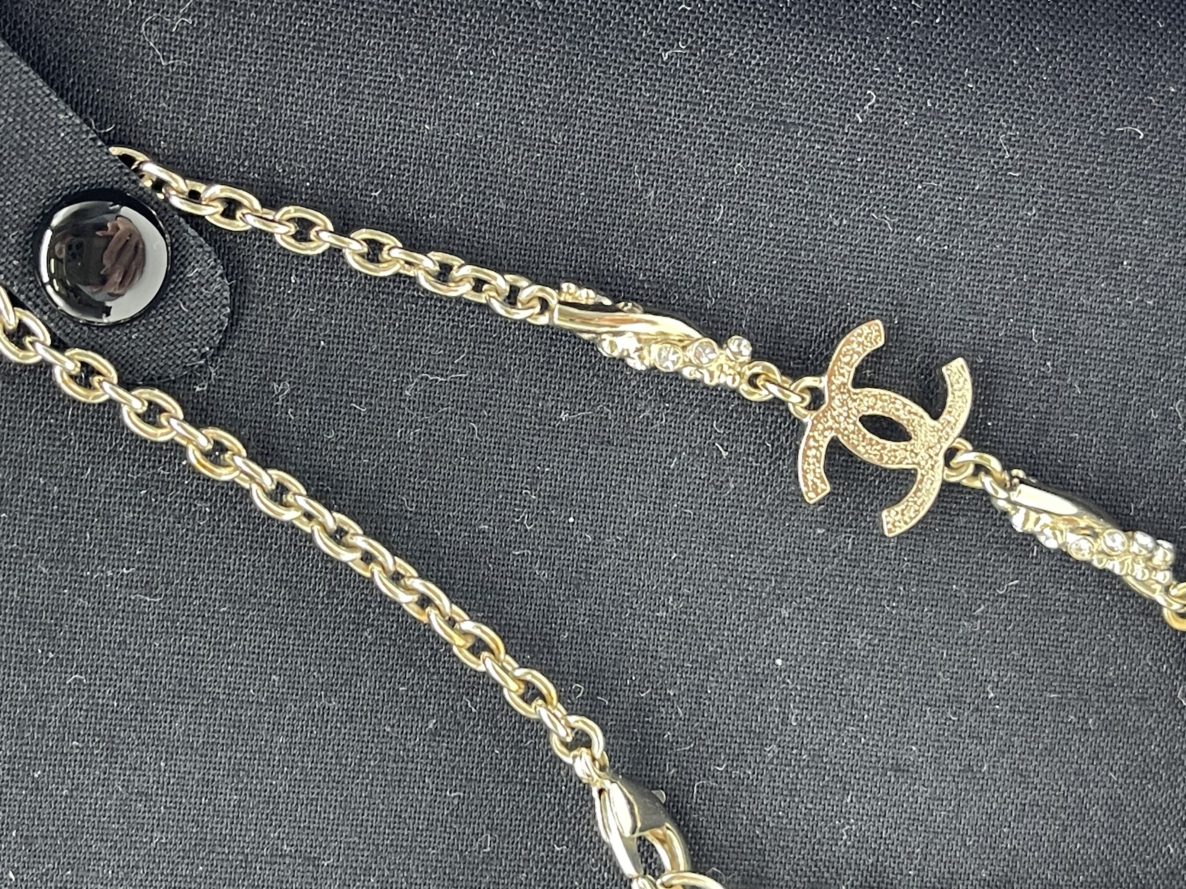 Pre-owned Chanel Pave Crystals CC Alligator Gold Links Chain Necklace / Product Code: 26032313