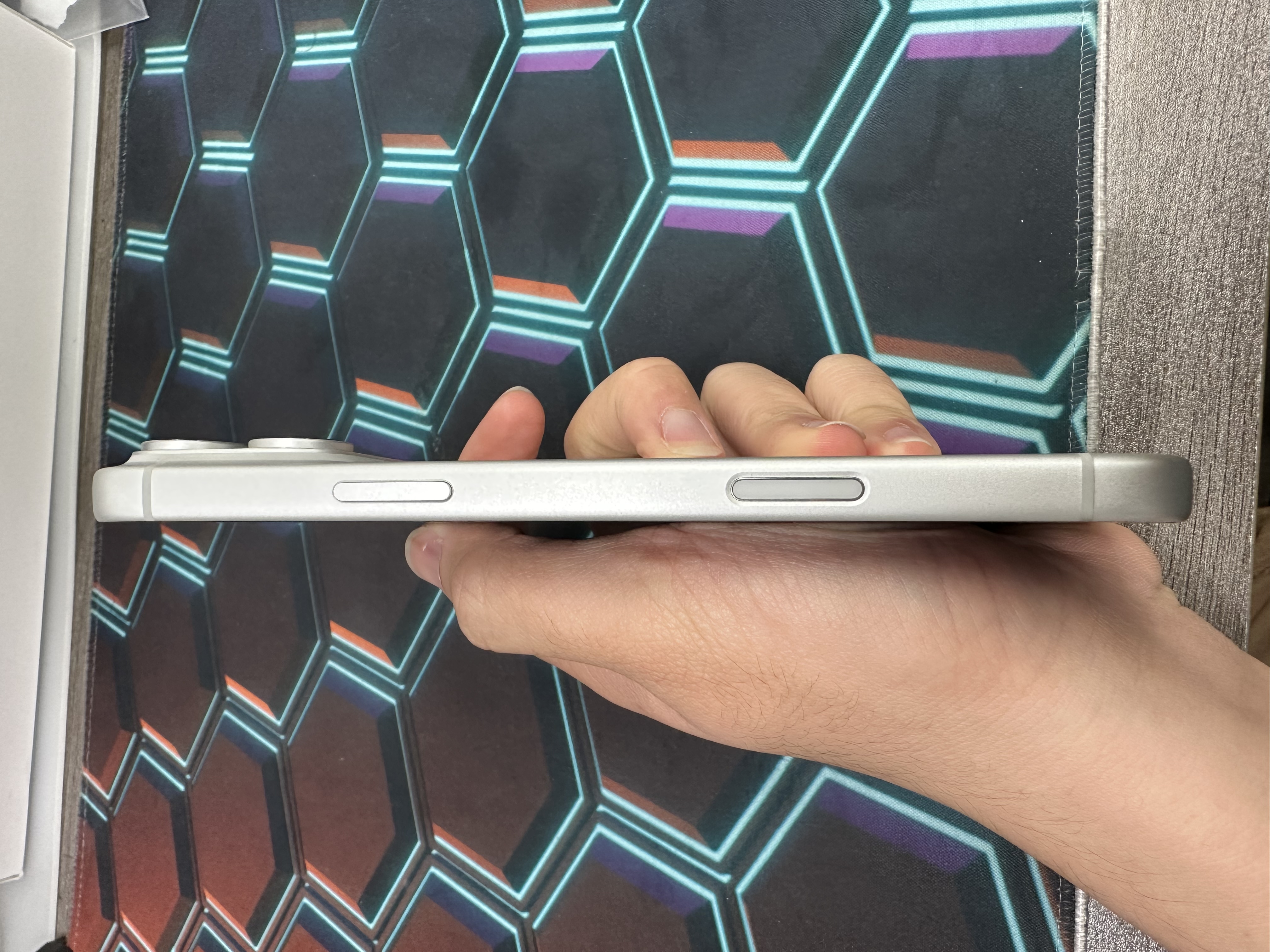 *8110 17 Pro Max 勁靚機 1TB 電99 銀色 Silver
