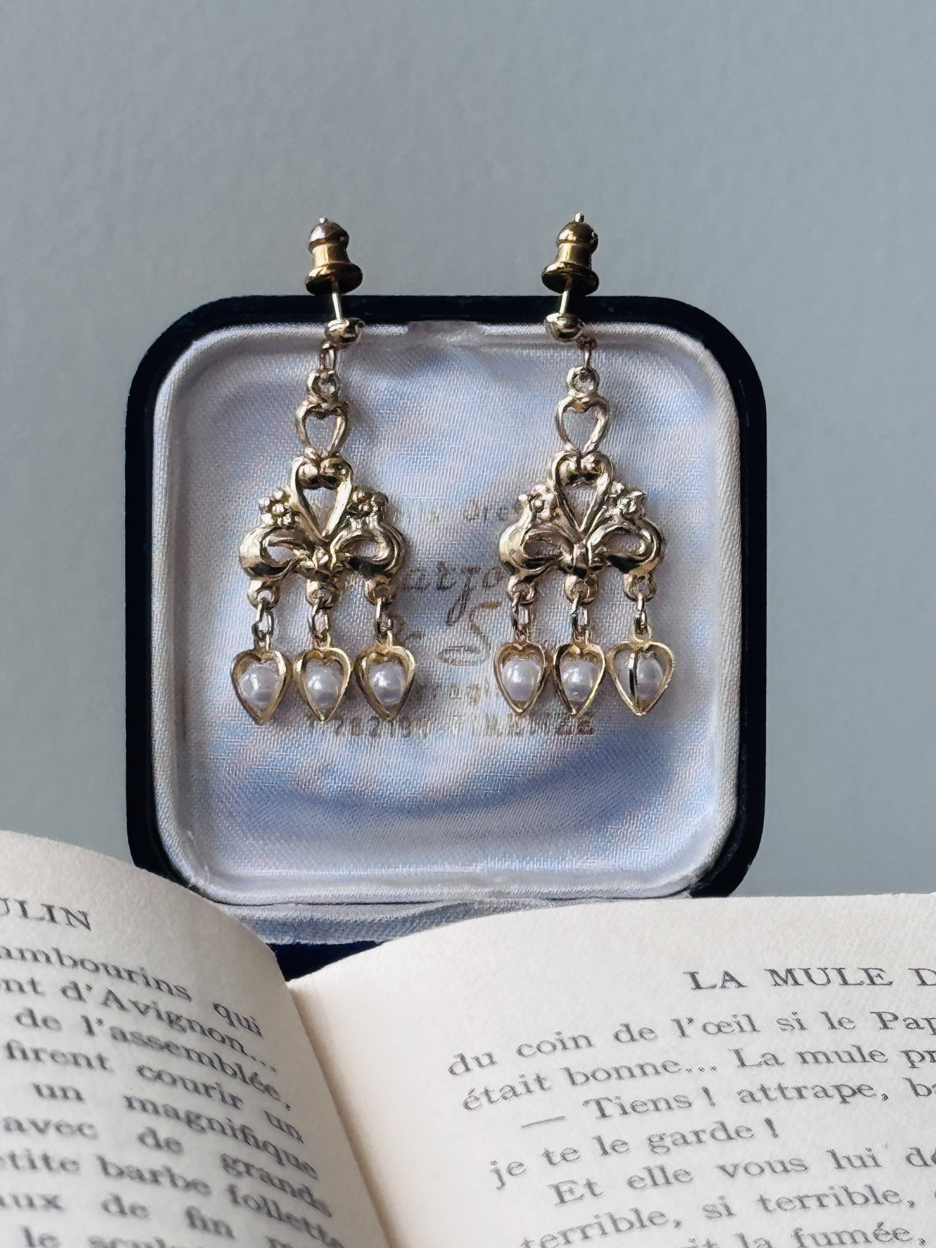Vintage Elegabg Faux Pearl Heart Dangle Earrings (MT2585-3)