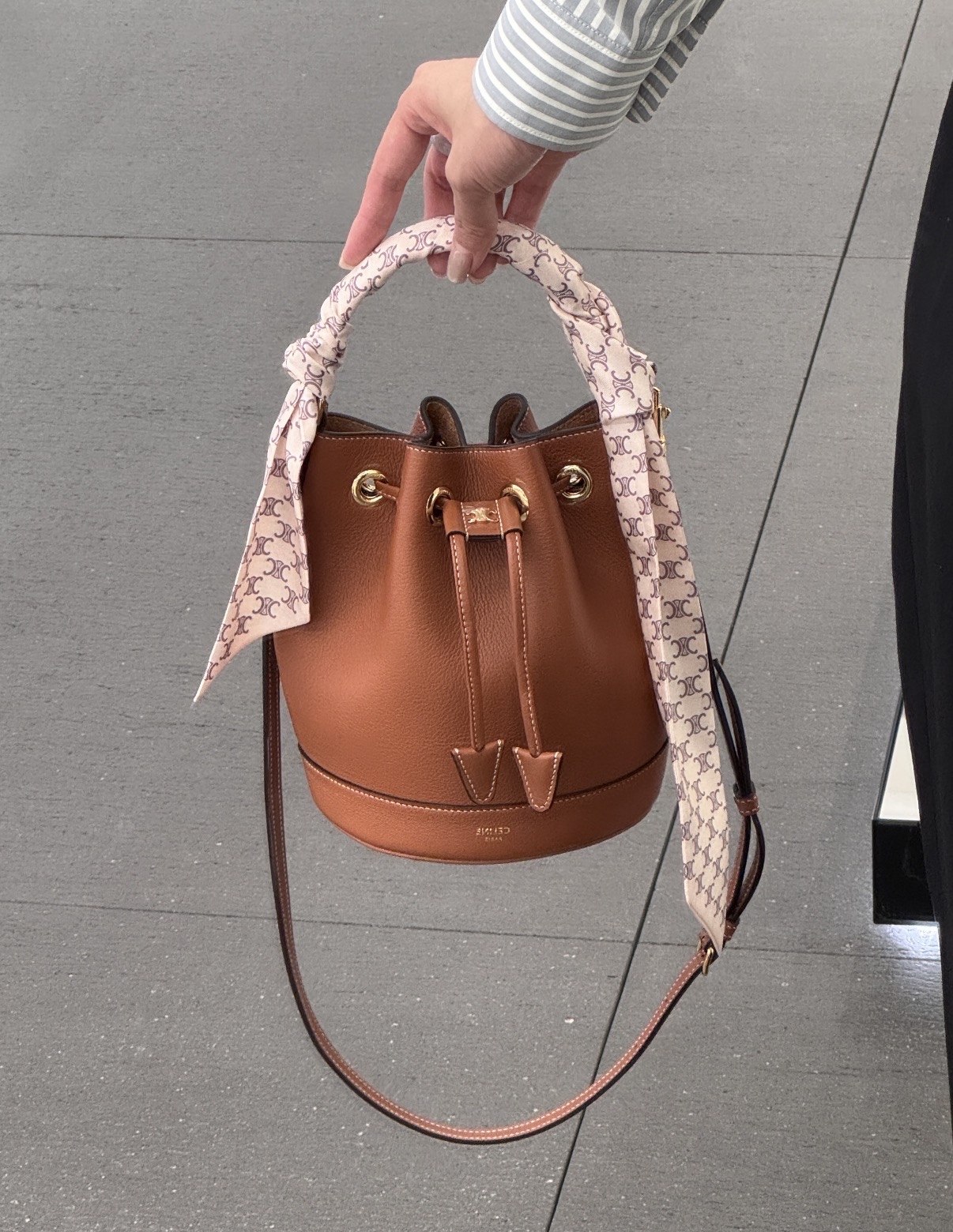 指定款式優惠✨訂貨📮Celine Teen Clara bucket bag Size 16x16x19 cm