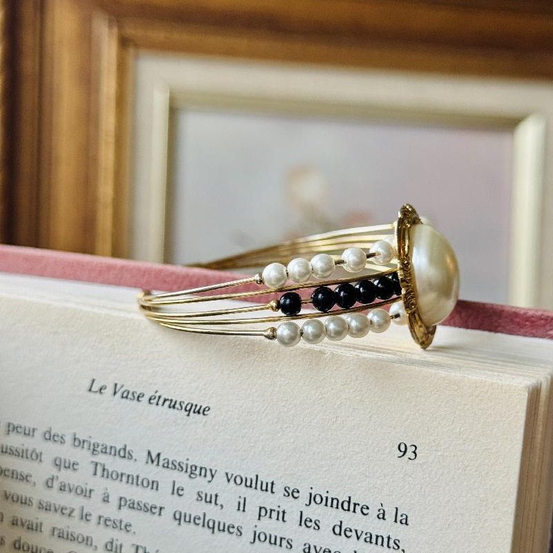 Vintage Black-and-White Elegance Cuff Bracelet with Faux Pearl(MT2410)