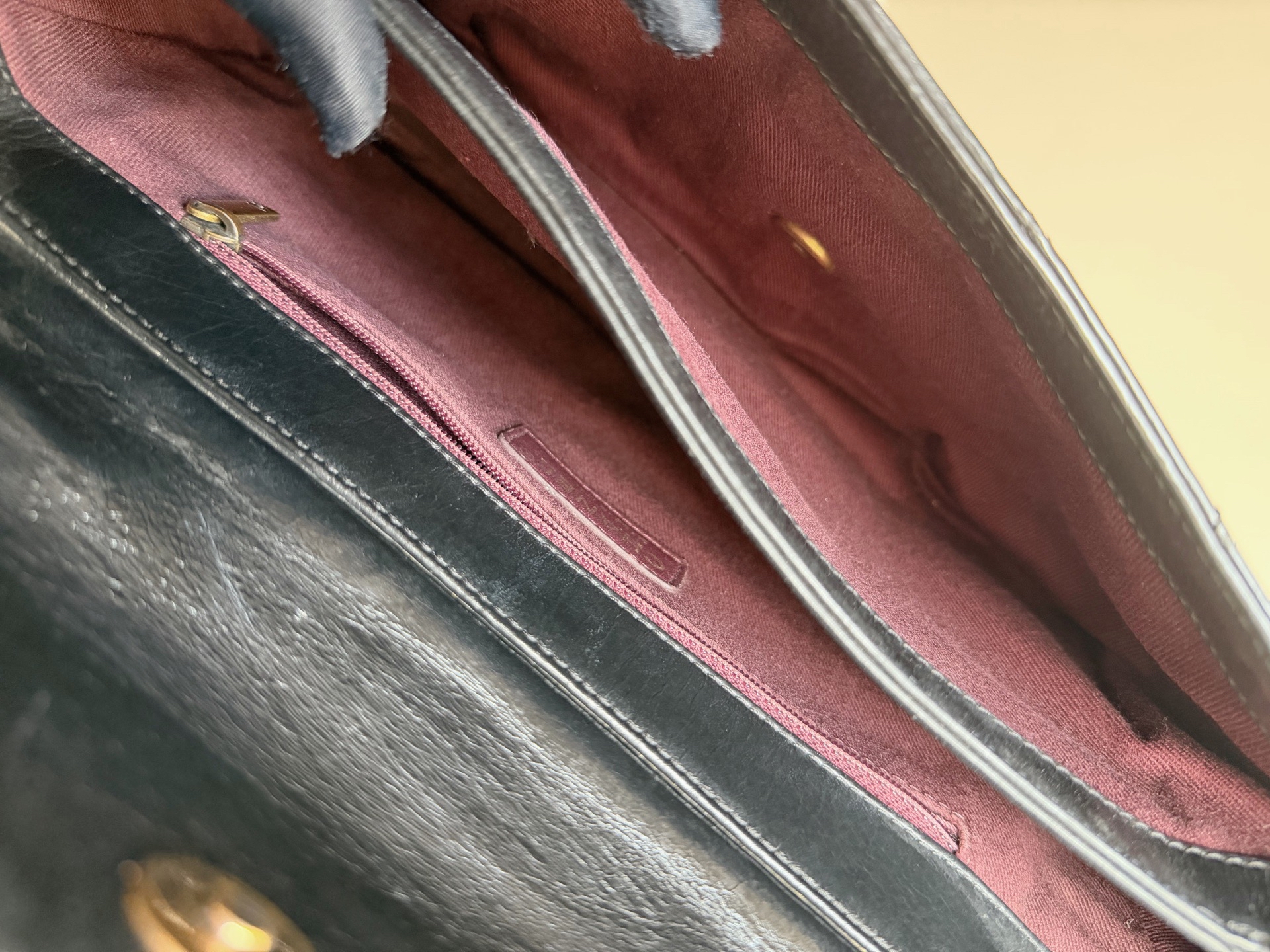 【預訂貨品】Chanel黑金斜孭袋