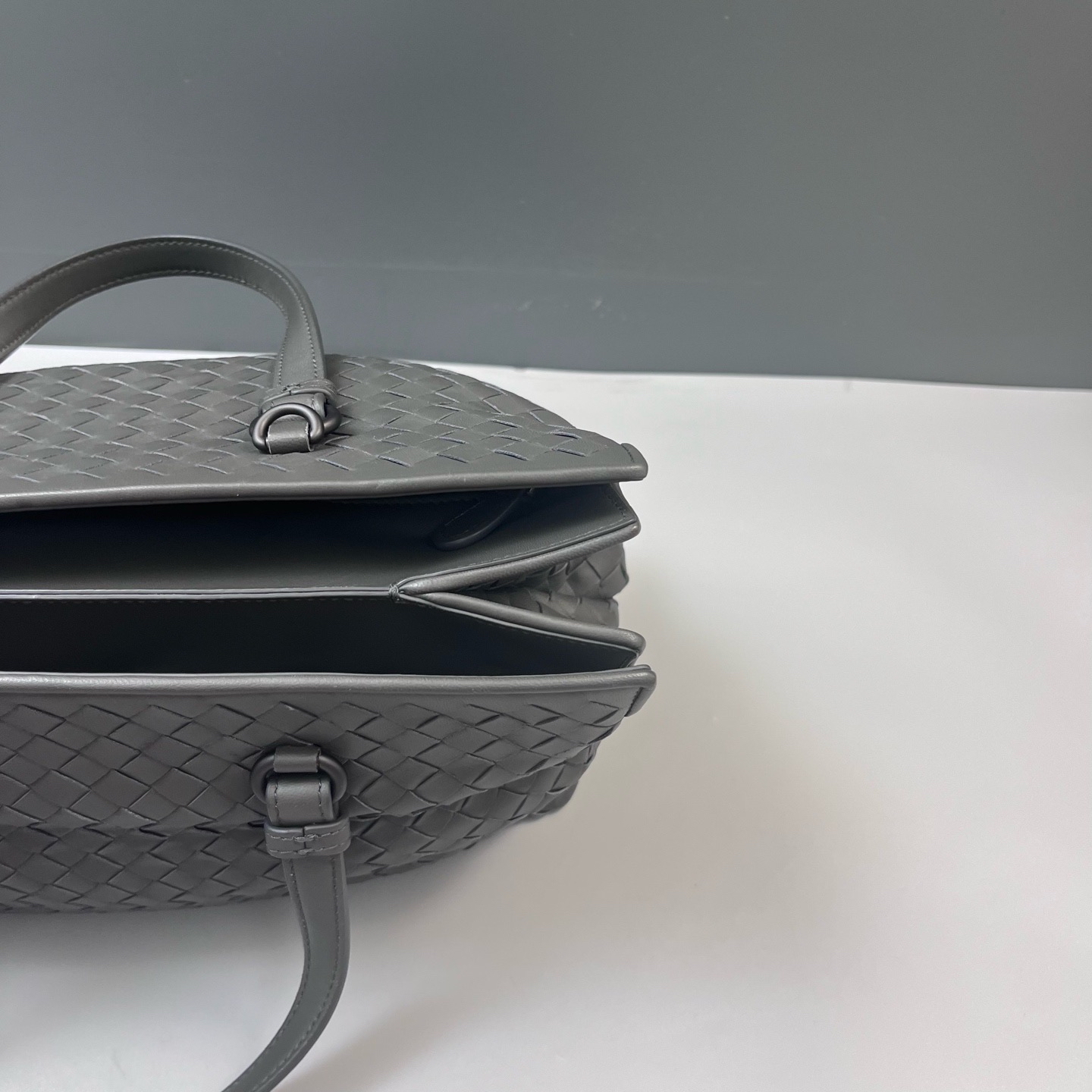 【預訂貨品】BV 灰色編織tote bag