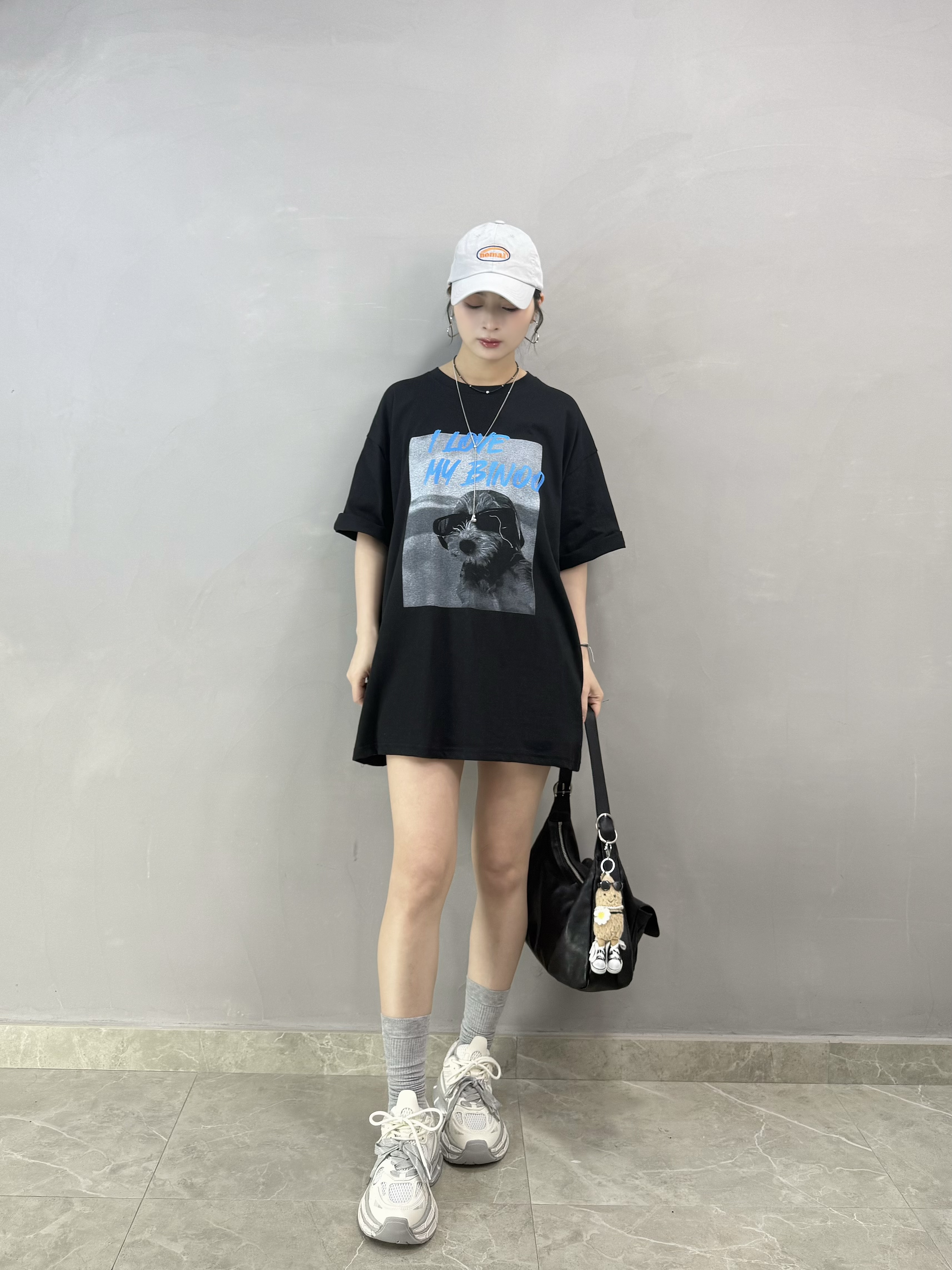 R79 黑超狗仔Tee