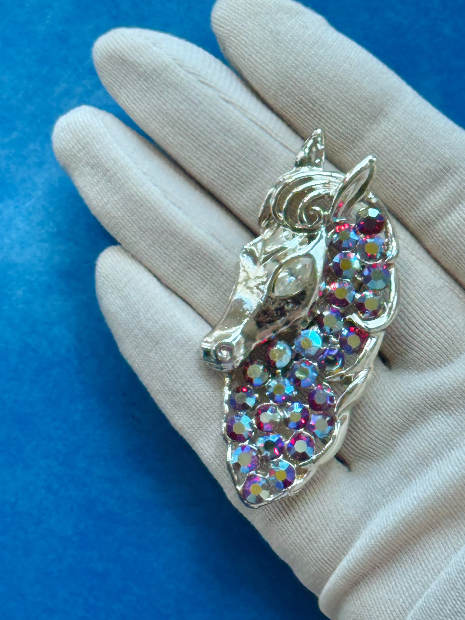 Unsigned C.a. 1960s Mid-Century Aurora Borealis Horse Brooch (MT2589-25)