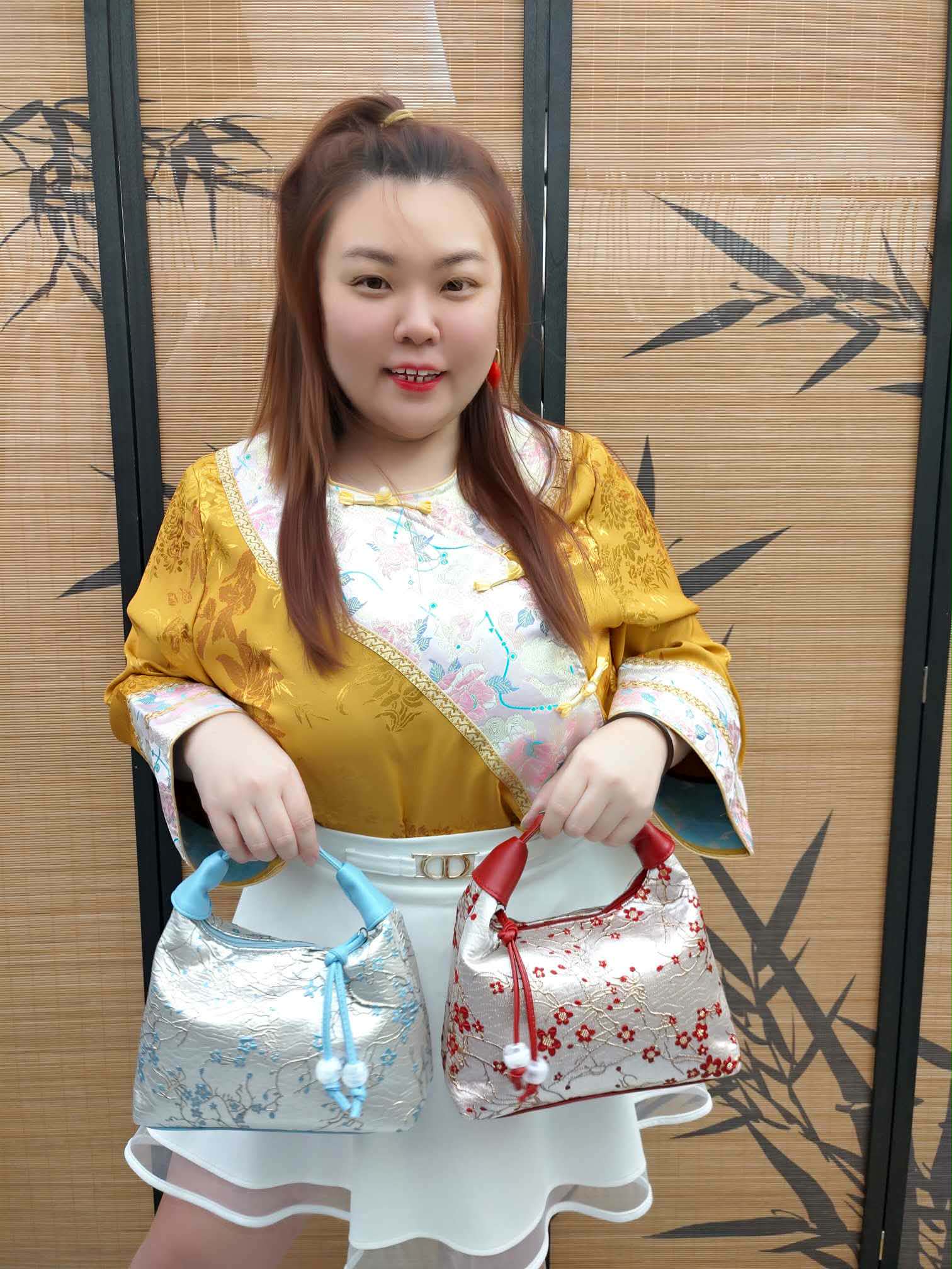 DDE01 刺绣图案两用斜背包