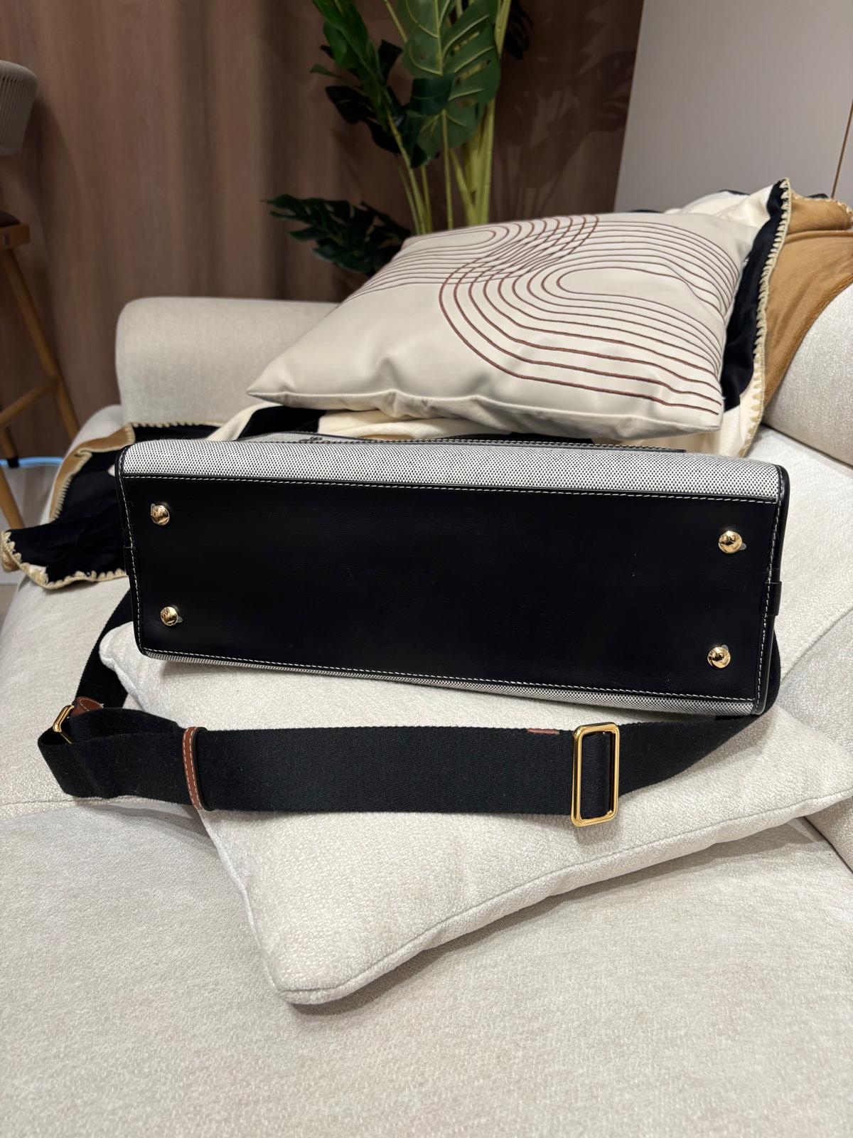 BURBERRY POCKET bag large 2WAY BAG ,100%Authentic ,98%new  ✅strap✅dust bag