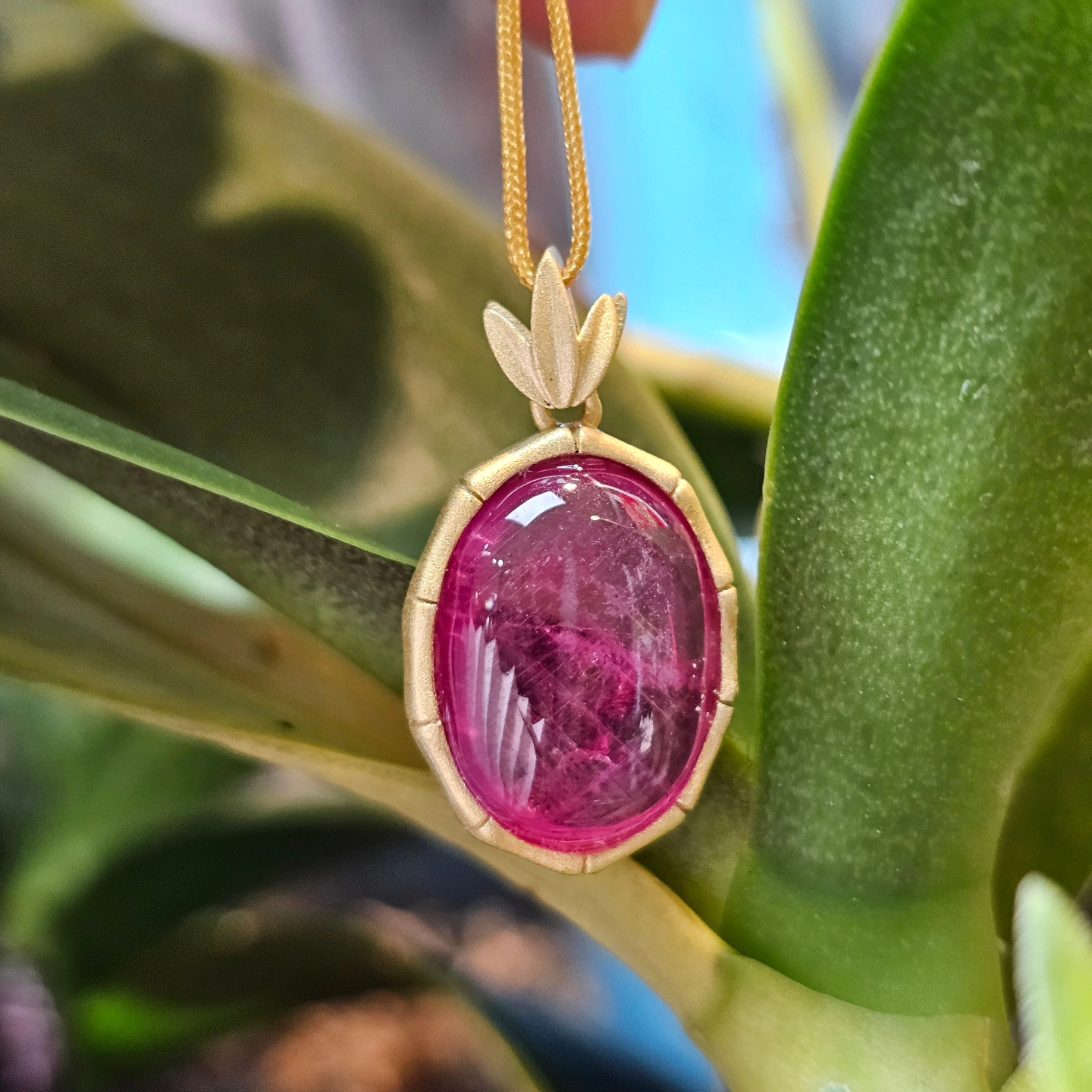 紅碧璽蛋面925銀(沙金色竹葉)吊飾