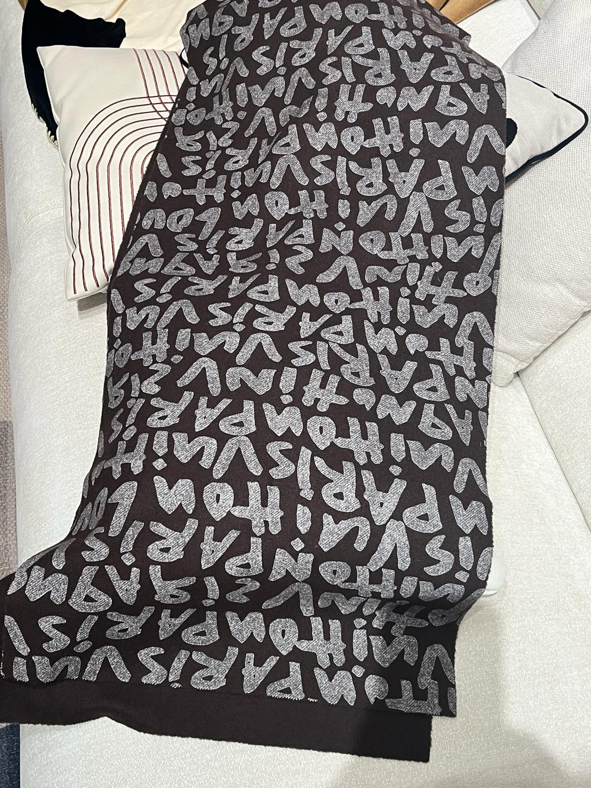 LV Scarf 羊毛頸巾 100%Authentic, 98%New ✅Box