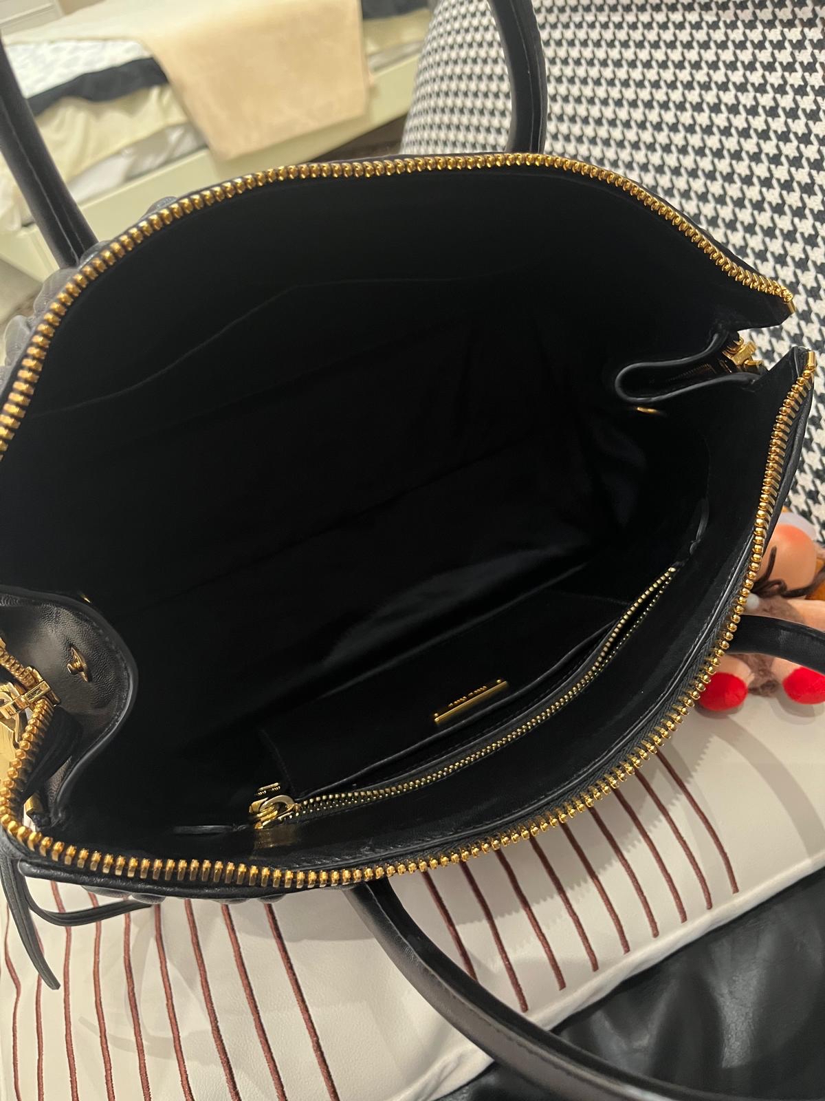 Miu Miu shoulder bag 黑金 100%Authentic, 93%New