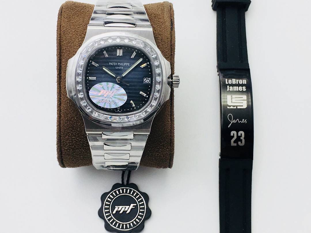 百达 翡丽 璀璨方钻亮相了[色]第一款真正意义上的超级鹦鹉螺，震撼来袭！ 1⃣️全新修正的不锈钢表带，铰链部分根据真正的百达 翡丽鹦鹉螺不锈钢表带拆解开发，和正品一致的贴合效果，逆袭之前所有副本！ 2⃣️铰链开合角度和正品一致，锁毕声音和正品相同！ 3⃣️重点指出此次V4版的面盘在采用与真品一致的覆荧光涂层金质立体时标，特别突出的“蓝魅”面无限接近原版！ 4⃣️机芯方面是全新订制的修正版的一体芯Cal.324机芯，是目前唯一做到机芯的钢印与正品一样的雕刻工艺。