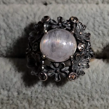 Cat's eye kunzite floral ring with rainbows in adustable sterling silver (A) - KNZ1