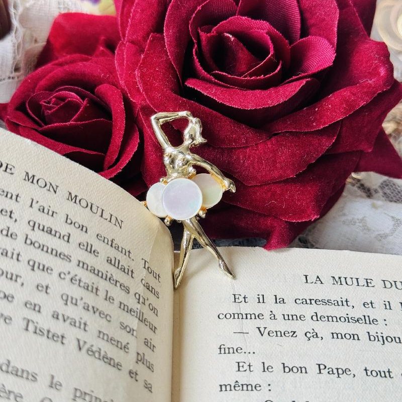Vintage Dainty Mother of Pearl Ballerina Brooch (MT2364)