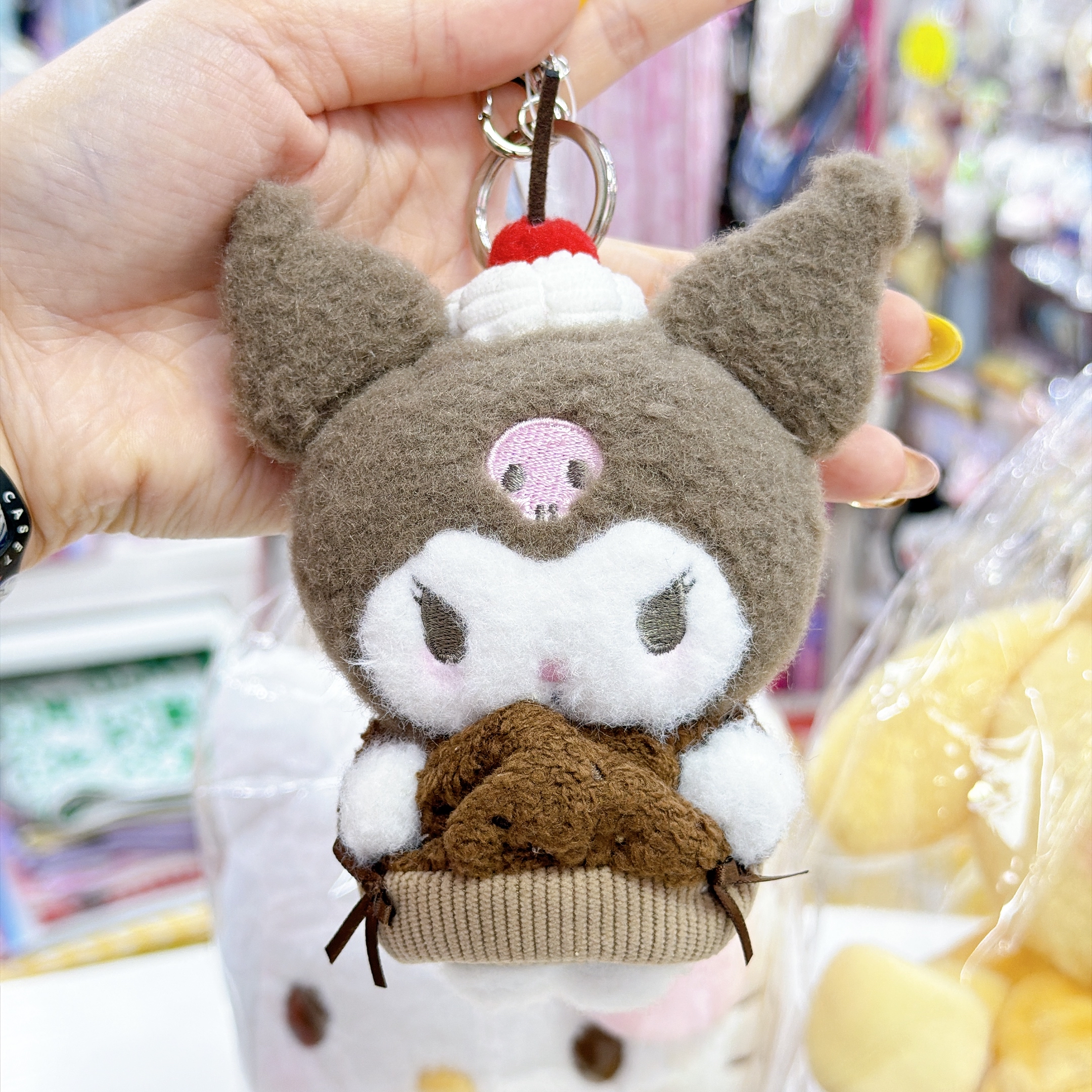 上海Sanrio限定甜點系列布甸狗Kurumi肉桂狗Kitty公仔掛飾