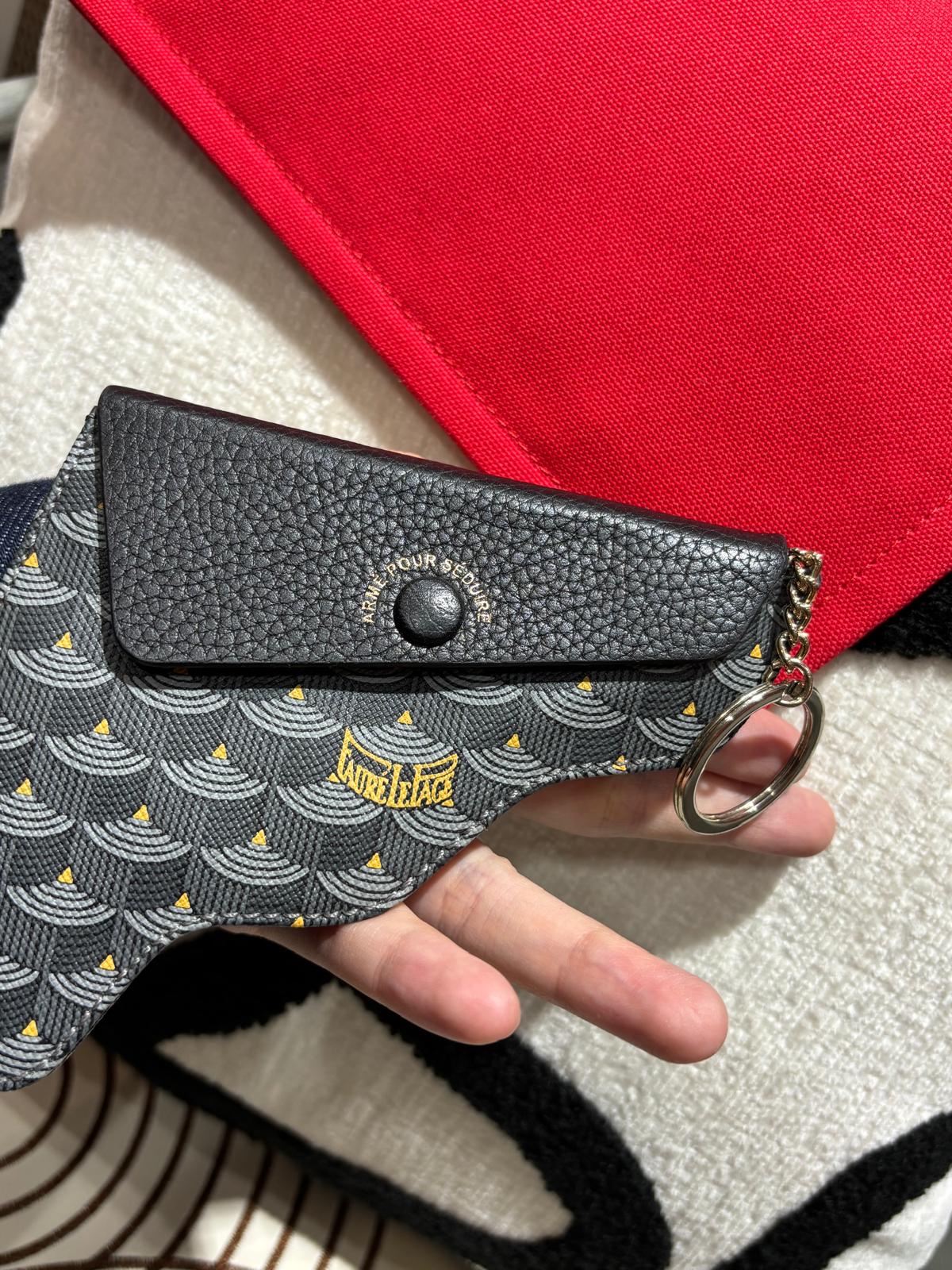 Fauré Le Page 的 Pochette Calibre 22槍形萬用收納包／零錢包 coins bag 100%Authentic, 98%new