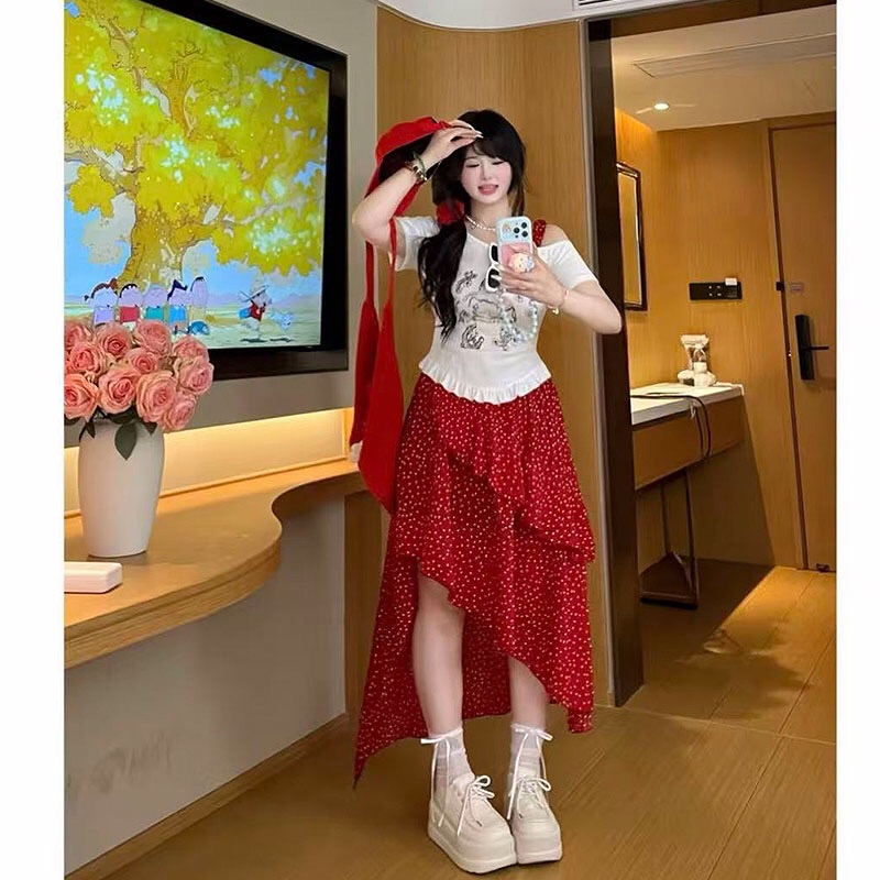 B438(11520衣) 韩系甜酷风飞马印花斜领单吊带黑白上衣